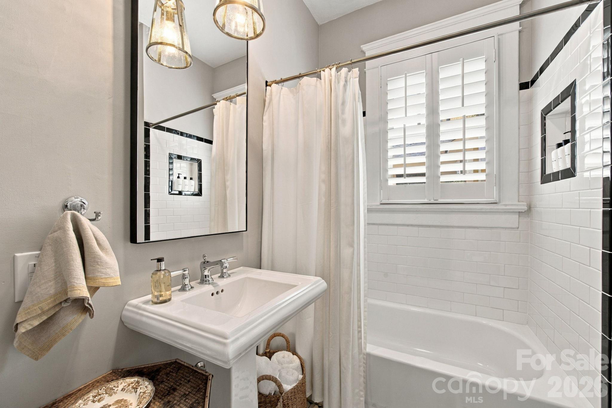 Full bathroom between two bedrooms - 1912 Park Road, Charlotte