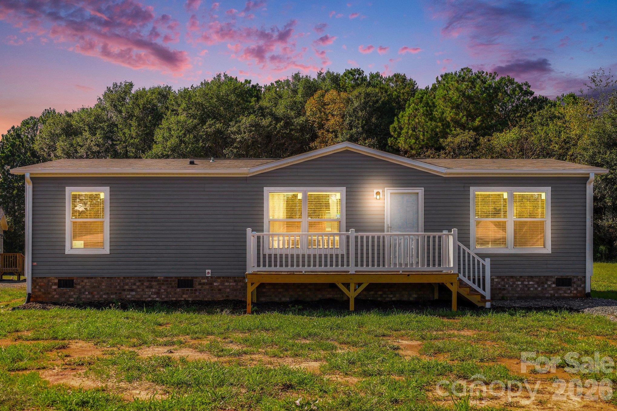 Single Family Residence at 806 Eagleview Lane, Lawndale, photo 2 of 27
