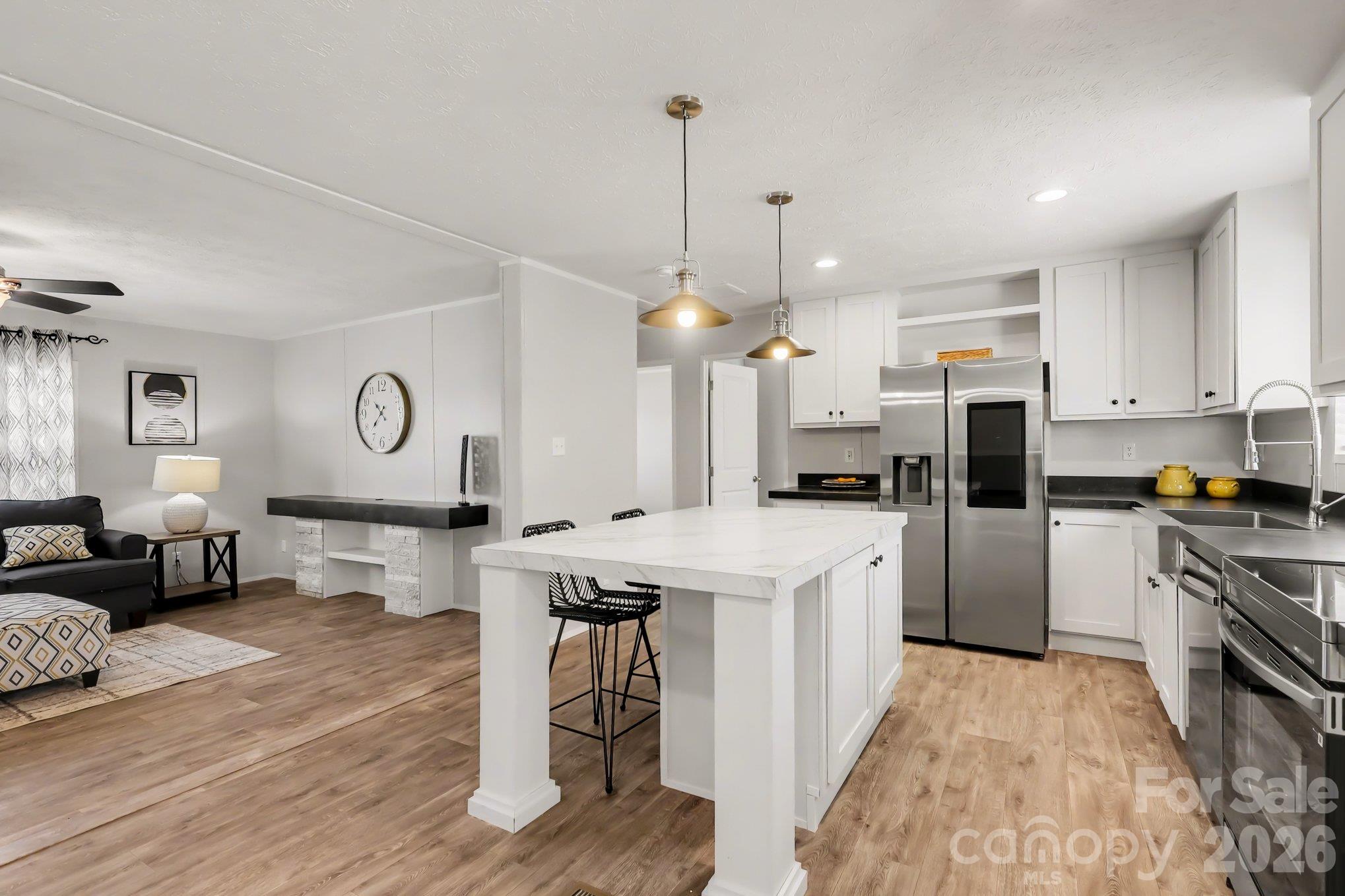 Single Family Residence at 806 Eagleview Lane, Lawndale, photo 5 of 27