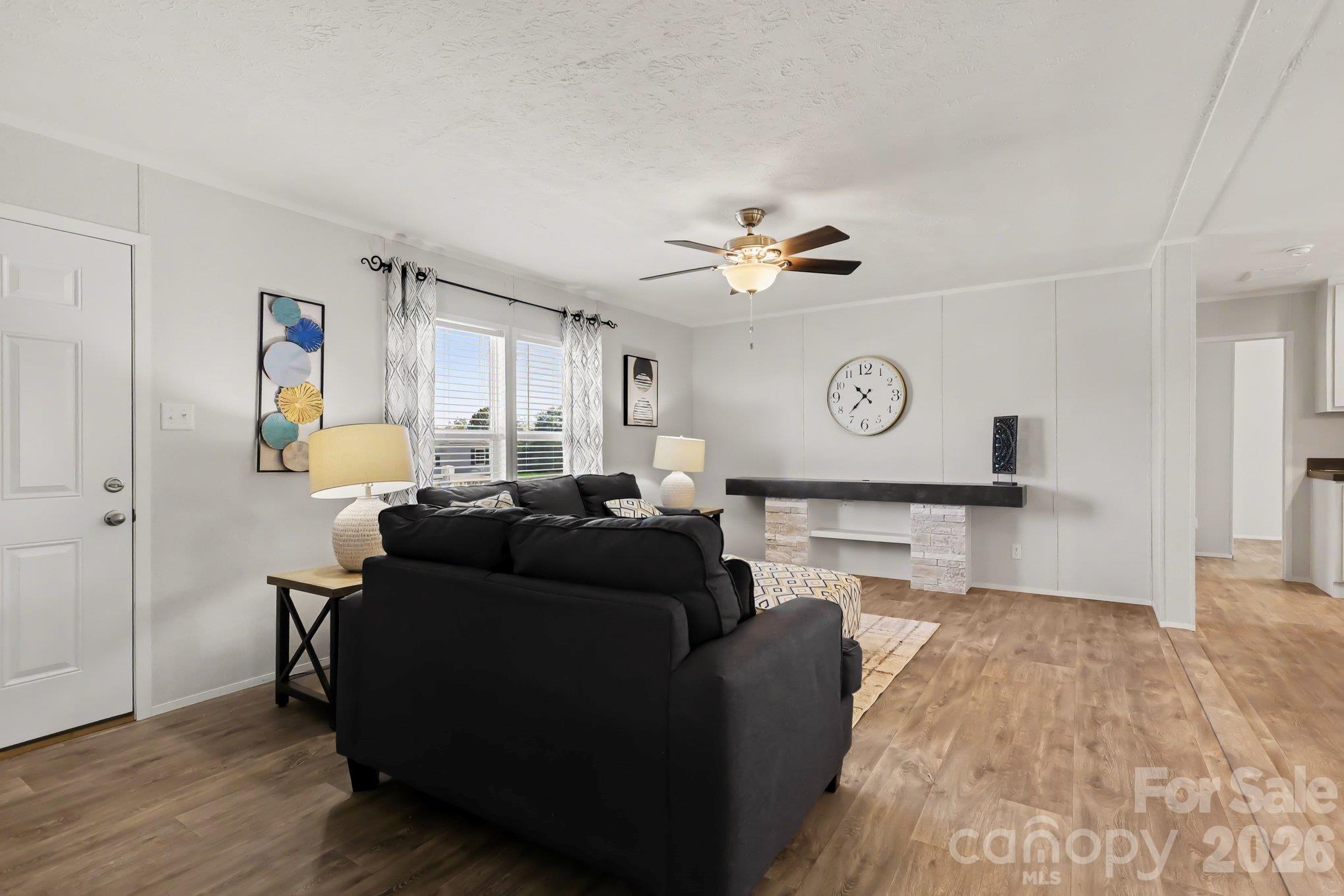 Single Family Residence at 806 Eagleview Lane, Lawndale, photo 13 of 27