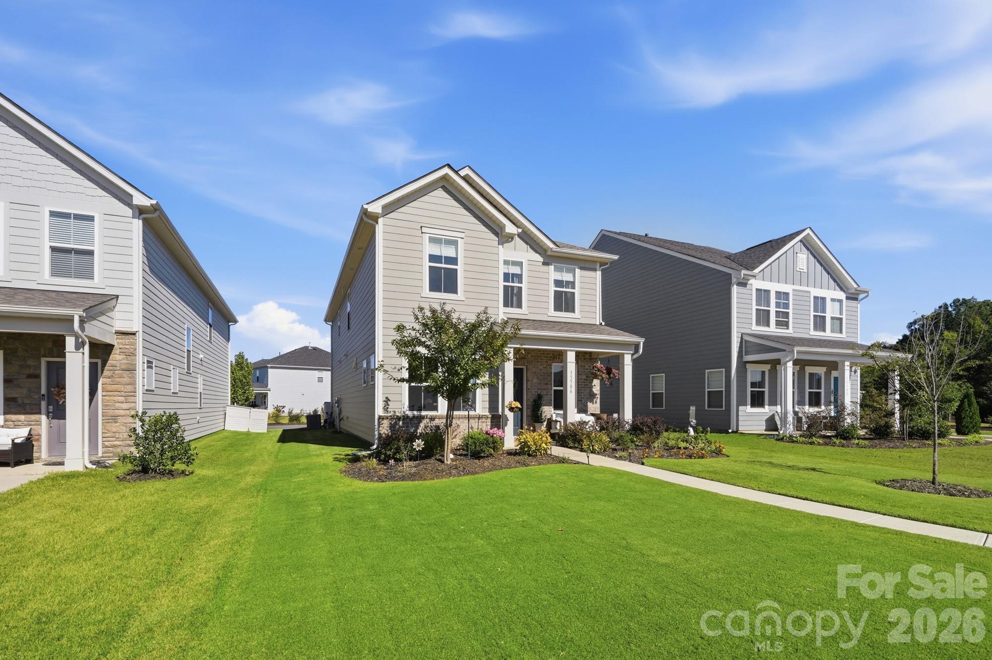 Single Family Residence at 15506 Parkside Crossing Drive, Charlotte, photo 3 of 47