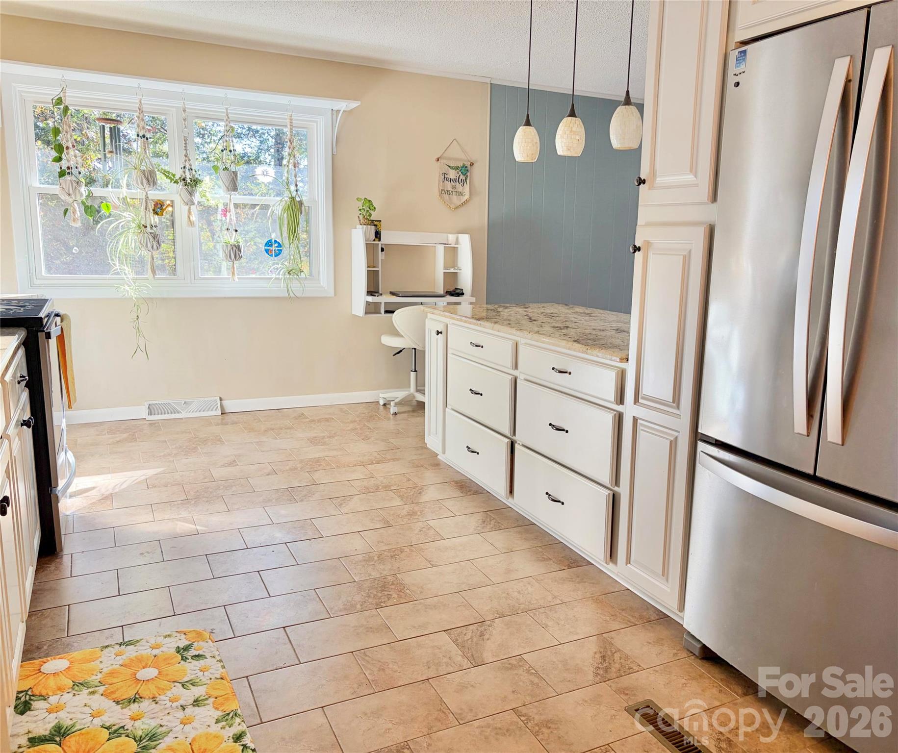 Single Family Residence at 430 Carters Ridge Road, Spruce Pine, photo 9 of 27