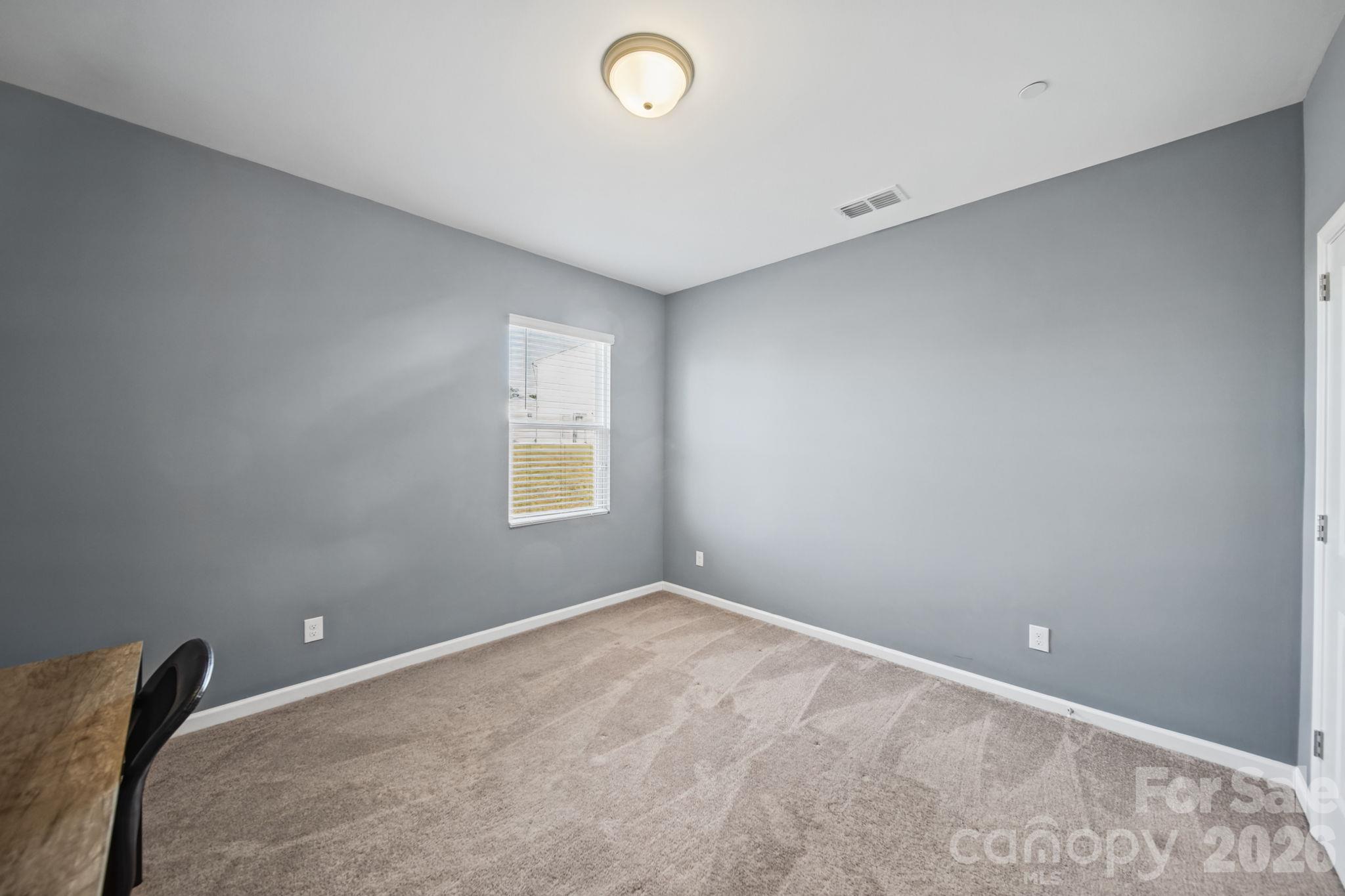 Downstairs Bedroom. Truly a flexible space - perfect for a Home Office, Home Gym and Guest's comfortable stay. - 3082 Bell Spur Avenue SW, Concord