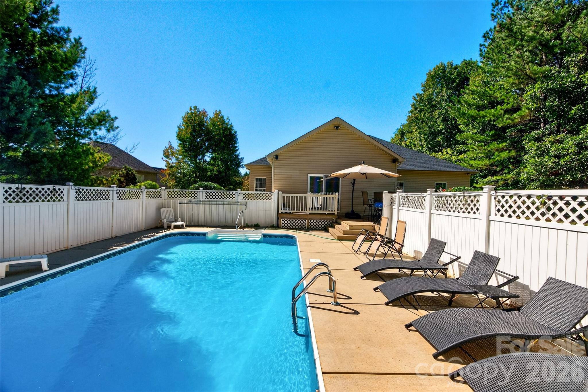 Single Family Residence at 6160 Neptune Drive, Denver, photo 21 of 40