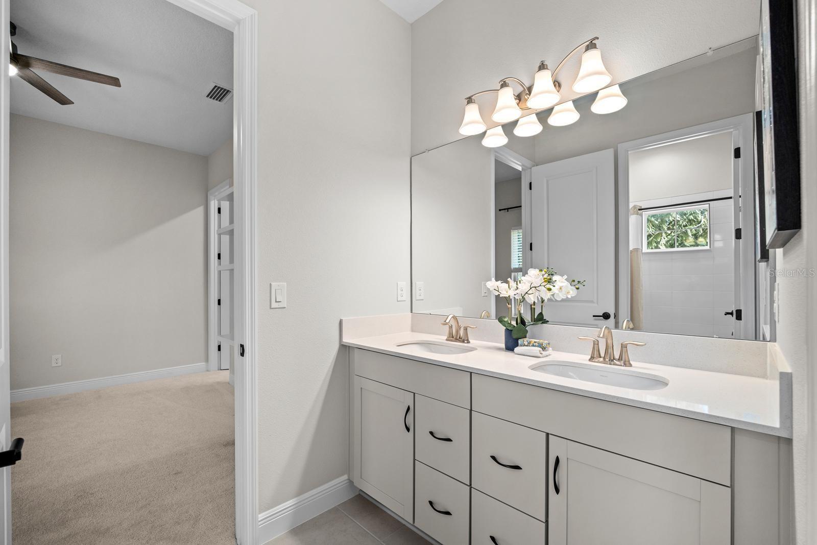 Single Family Residence at 13407 BUFFALO MOUNTAIN AVE, RIVERVIEW, photo 9 of 40