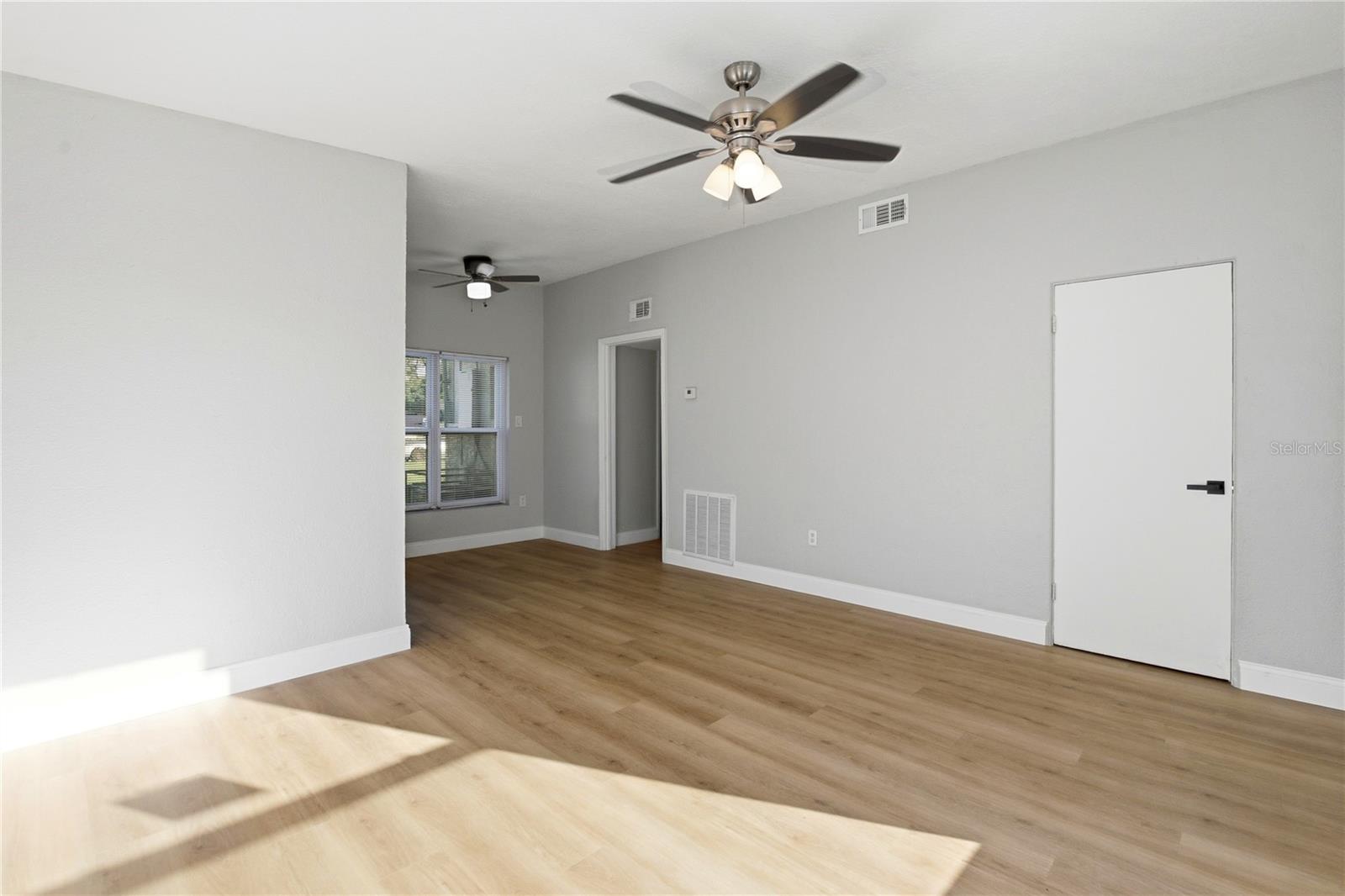 Single Family Residence at 1311 LAWNE BLVD, ORLANDO, photo 8 of 38