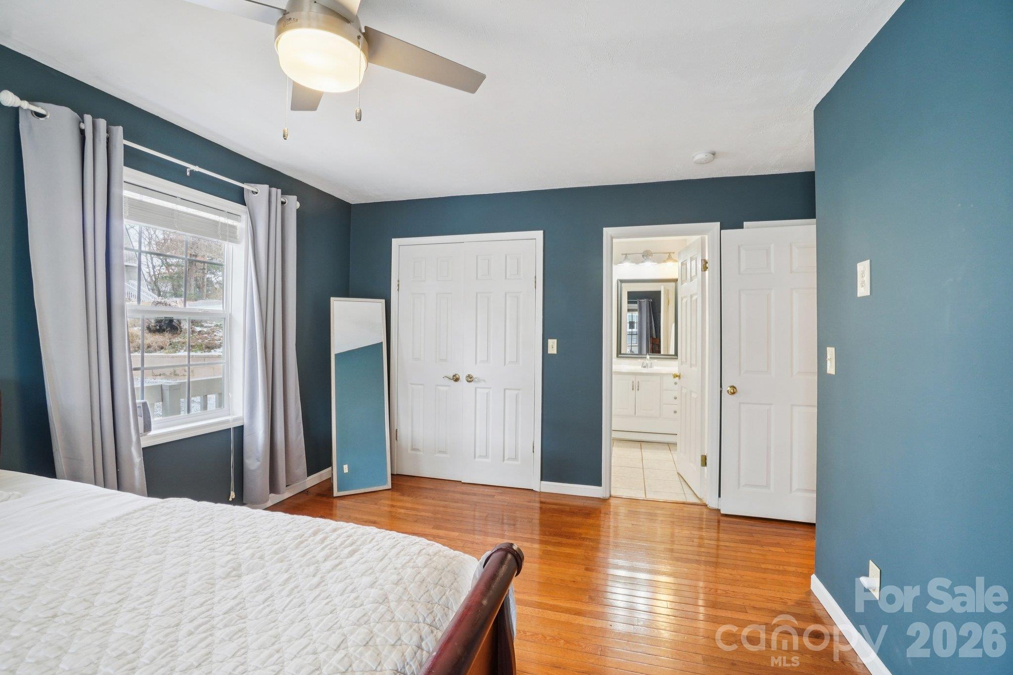 Ensuite bathroom - 130 Sherwood Drive, Lake Lure