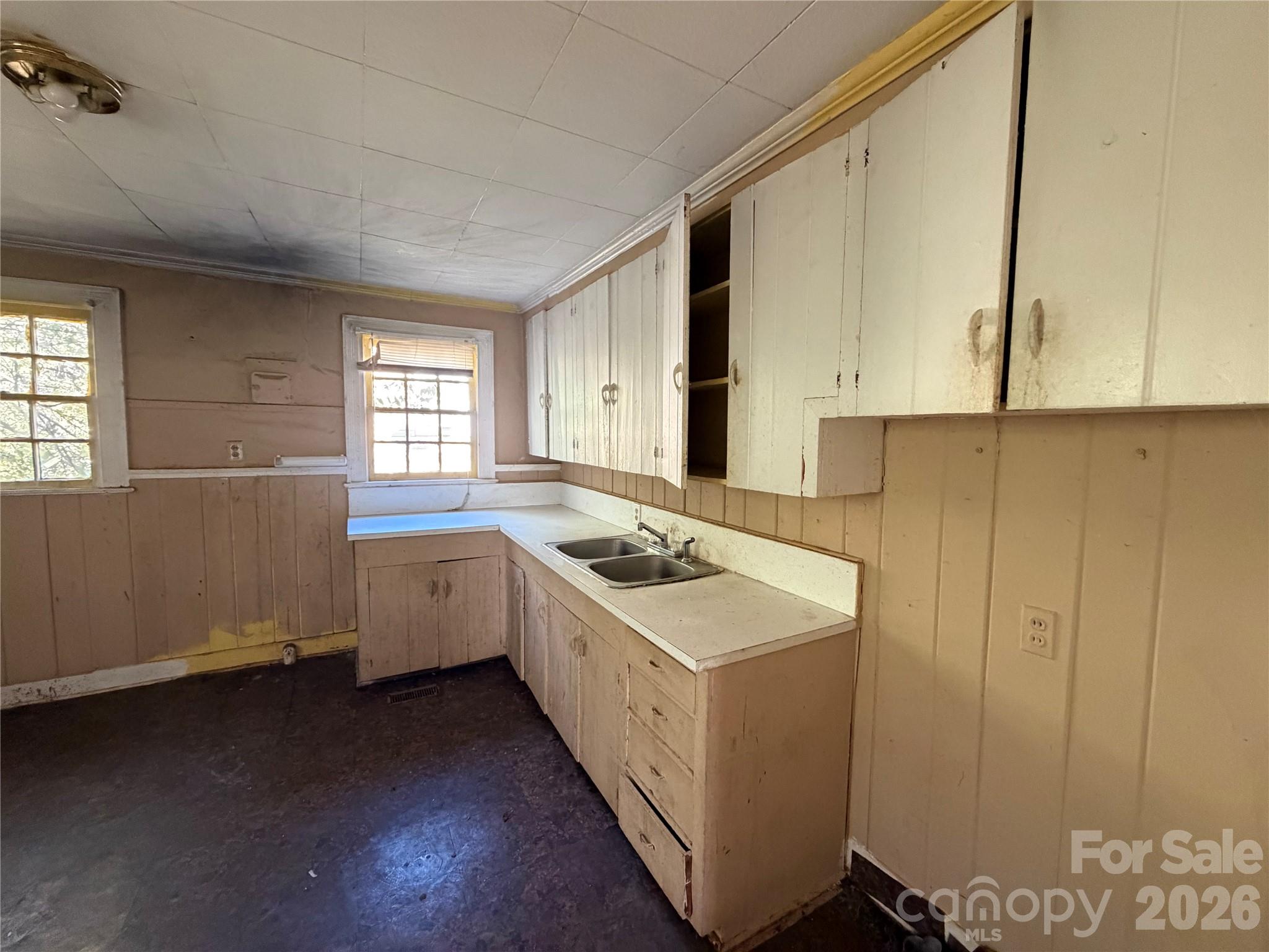Single Family Residence at 434 W Grover Street, Shelby, photo 4 of 9