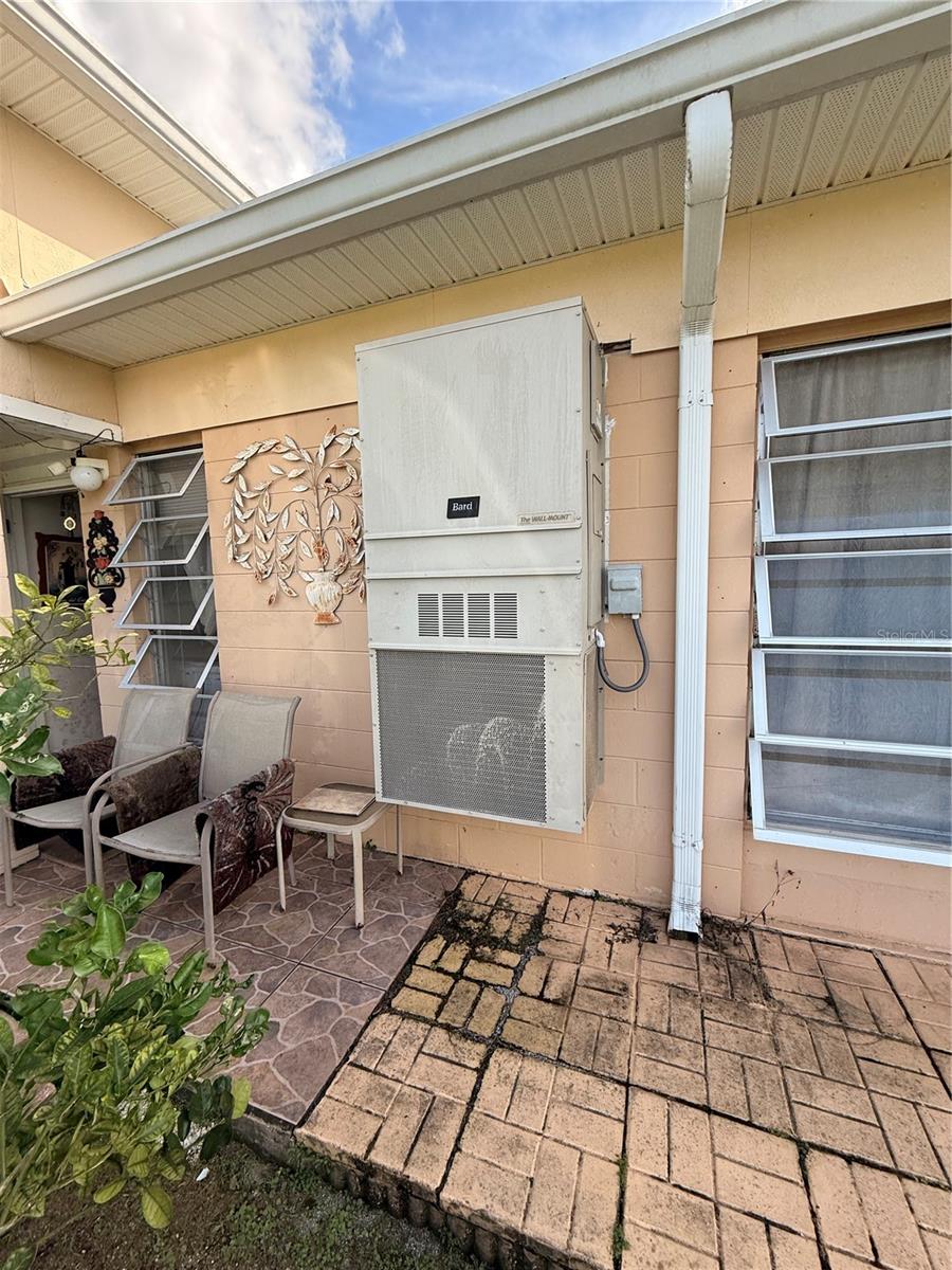 3843 CLUB CIR
