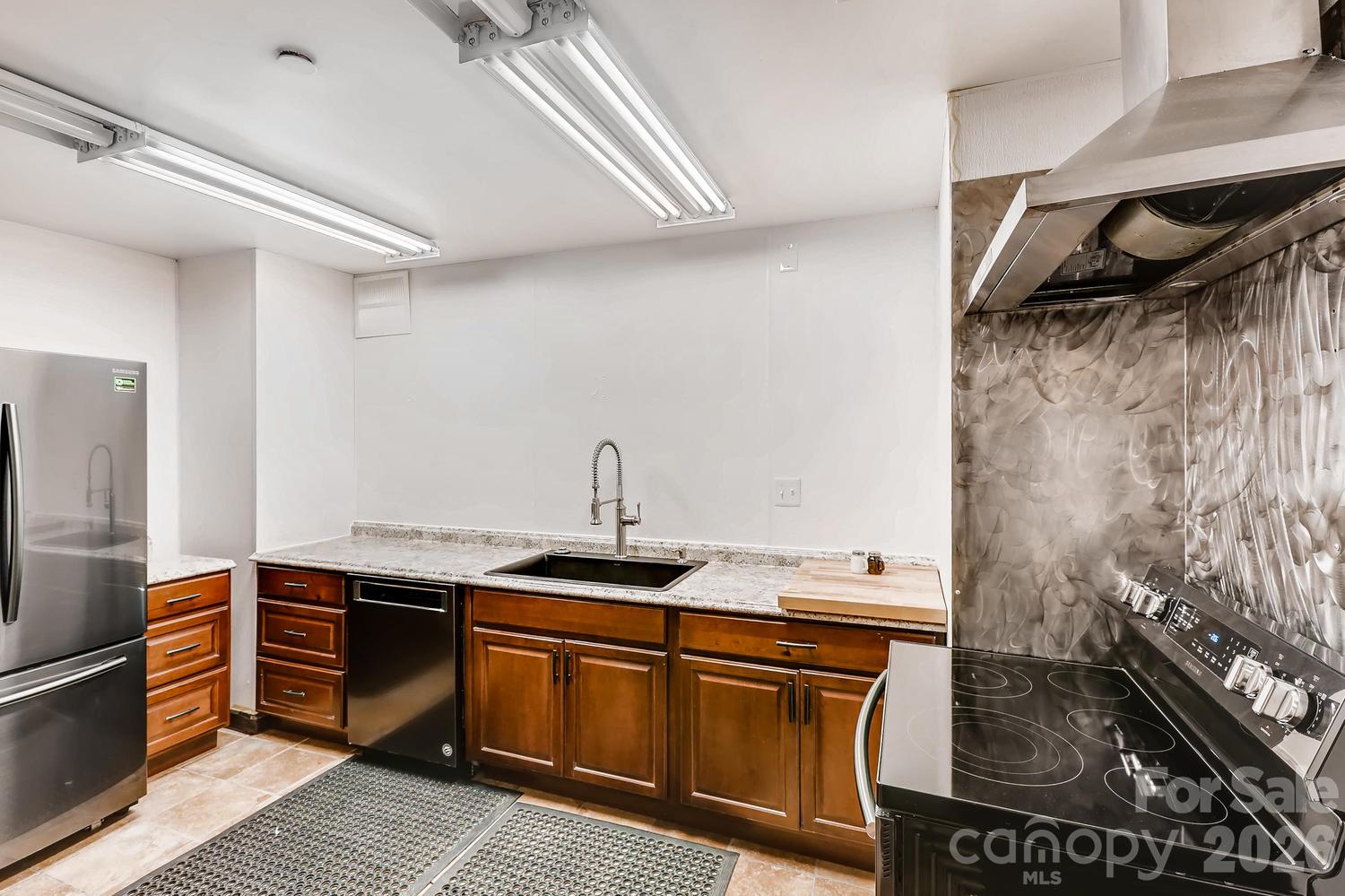 Retail at 525 E 6th Street, Charlotte, photo 18 of 23