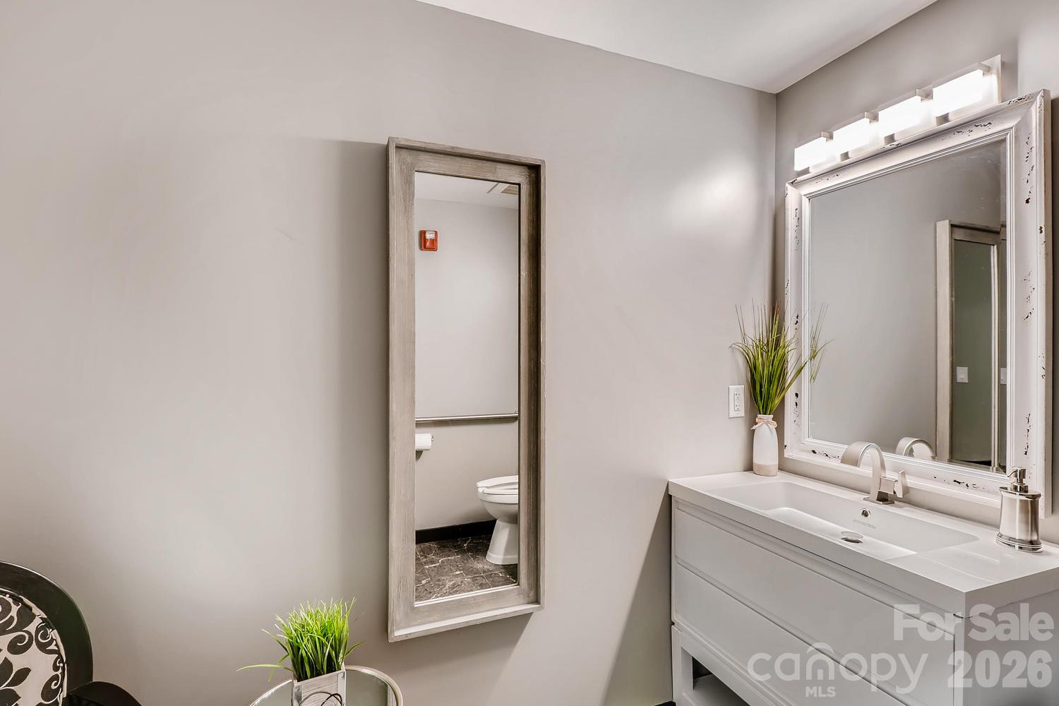 Retail at 525 E 6th Street, Charlotte, photo 20 of 23