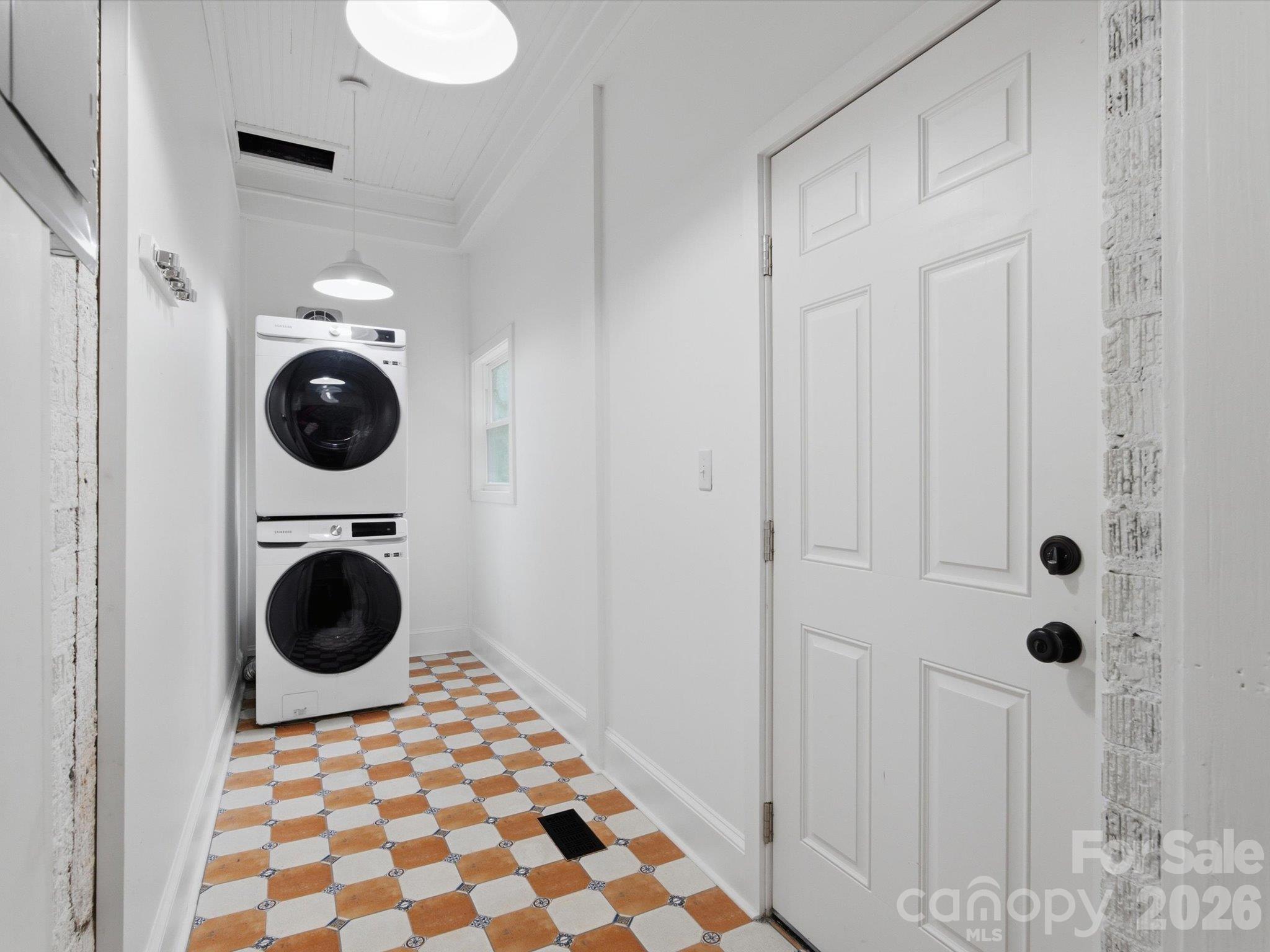 Laundry Room - 707 S York Street, Gastonia