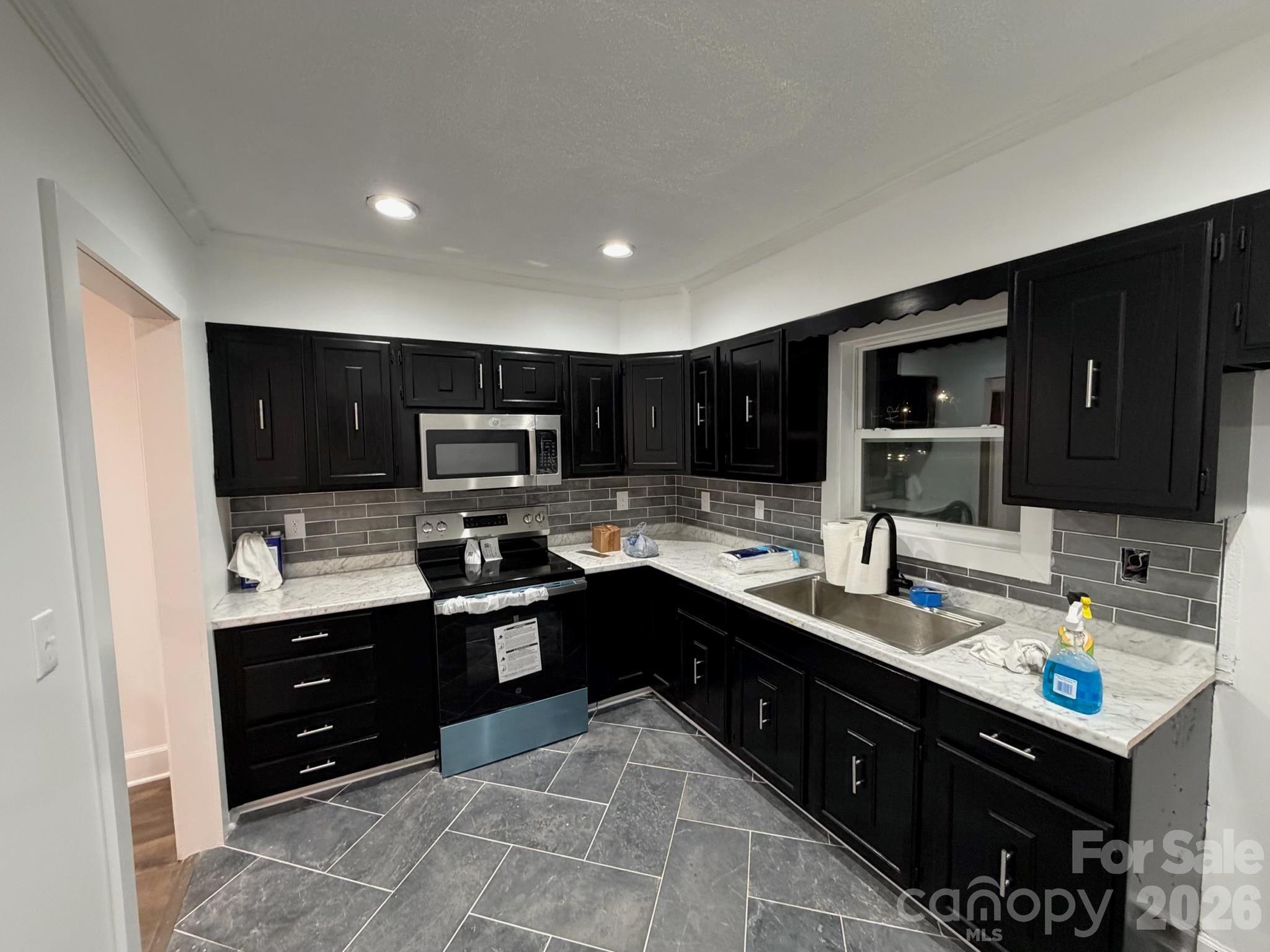 Single Family Residence at 503 N Myrtle School Road, Gastonia, photo 2 of 2