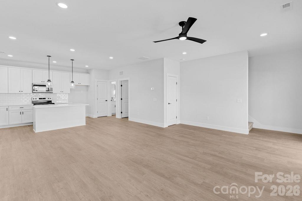 Single Family Residence at 1429 10th Avenue SW, Hickory, photo 4 of 22