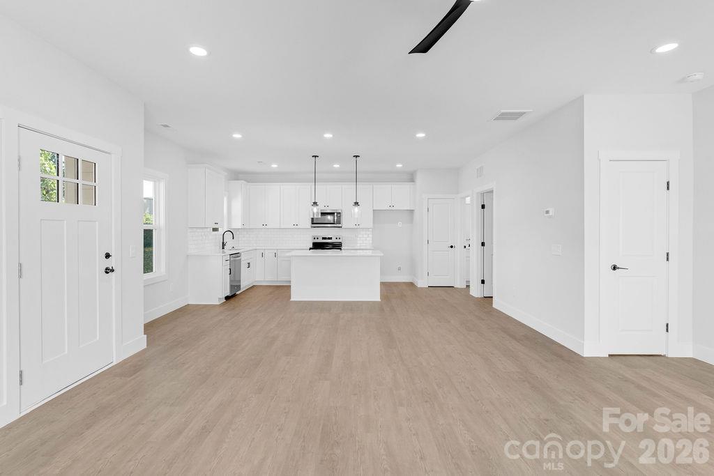 Single Family Residence at 1429 10th Avenue SW, Hickory, photo 5 of 22