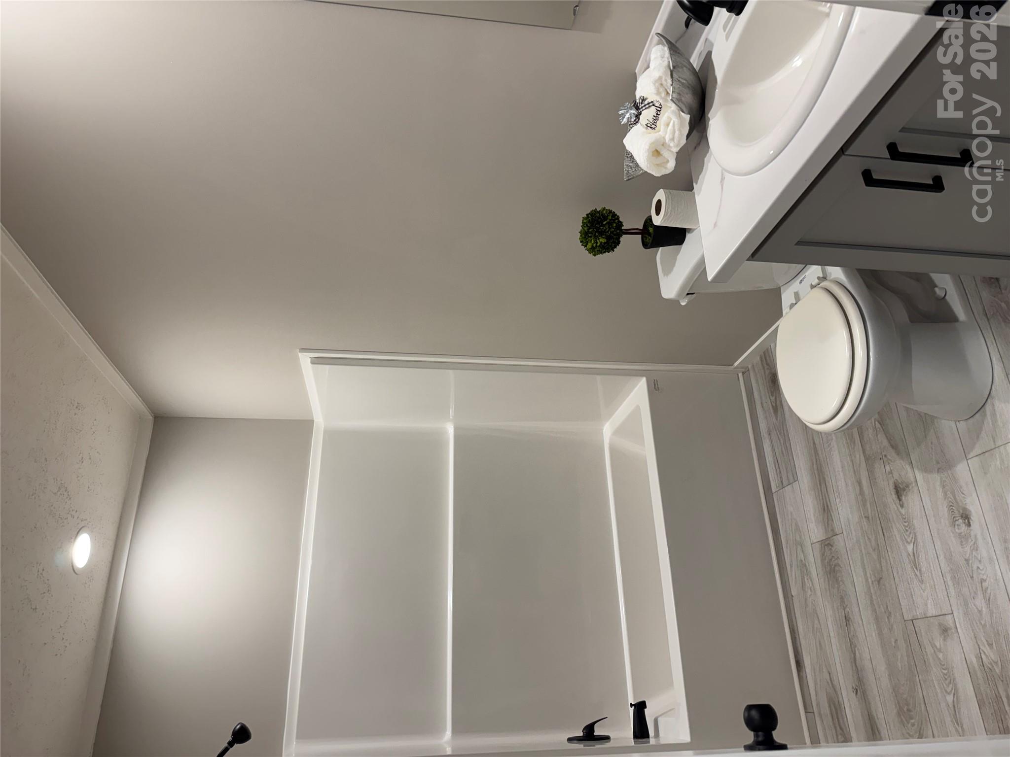 guest bathroom - 105 Cottontail Lane, Statesville