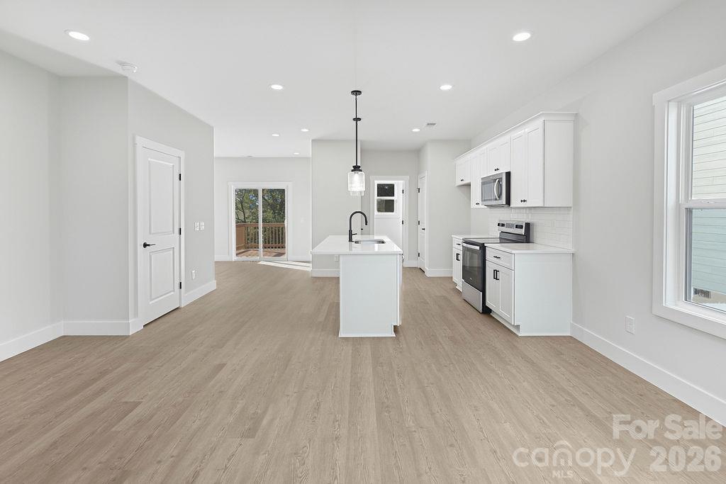 Single Family Residence at 1433 10th Avenue SW, Hickory, photo 5 of 29