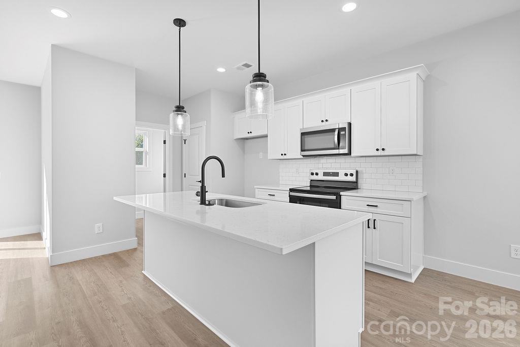 Single Family Residence at 1433 10th Avenue SW, Hickory, photo 6 of 29