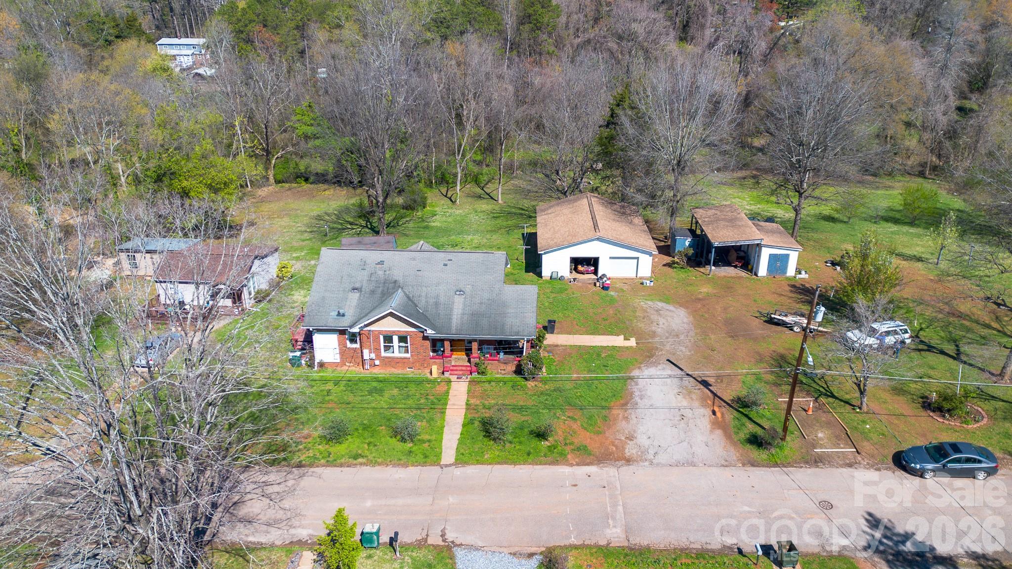 Single Family Residence at 218 W 28th Street, Newton, photo 2 of 14