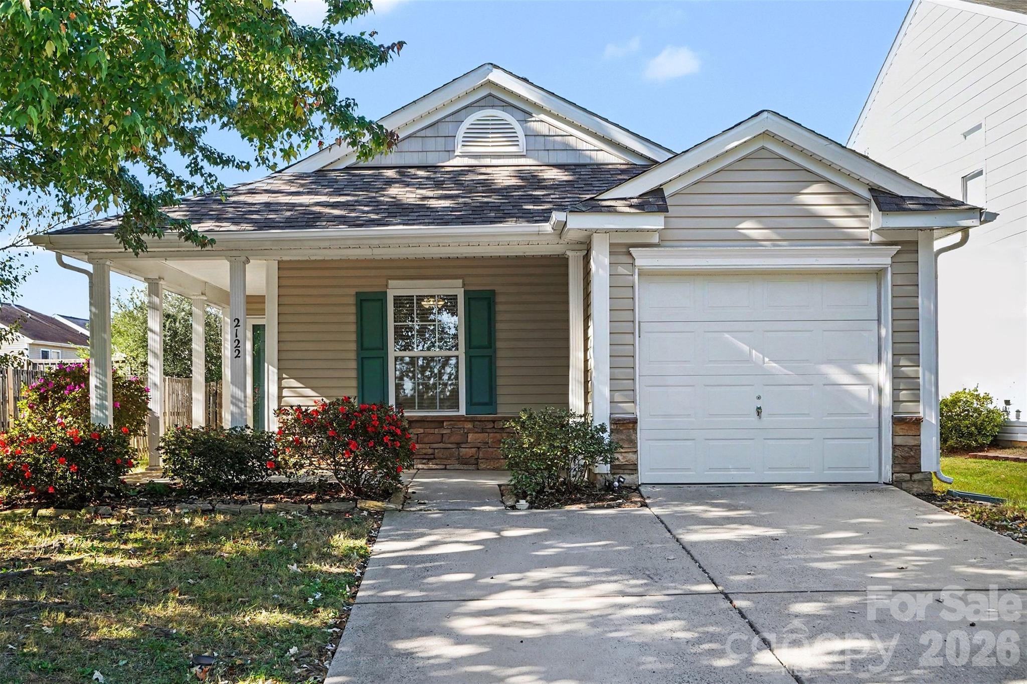 Single Family Residence at 2122 Buckleigh Drive, Charlotte, photo 3 of 32