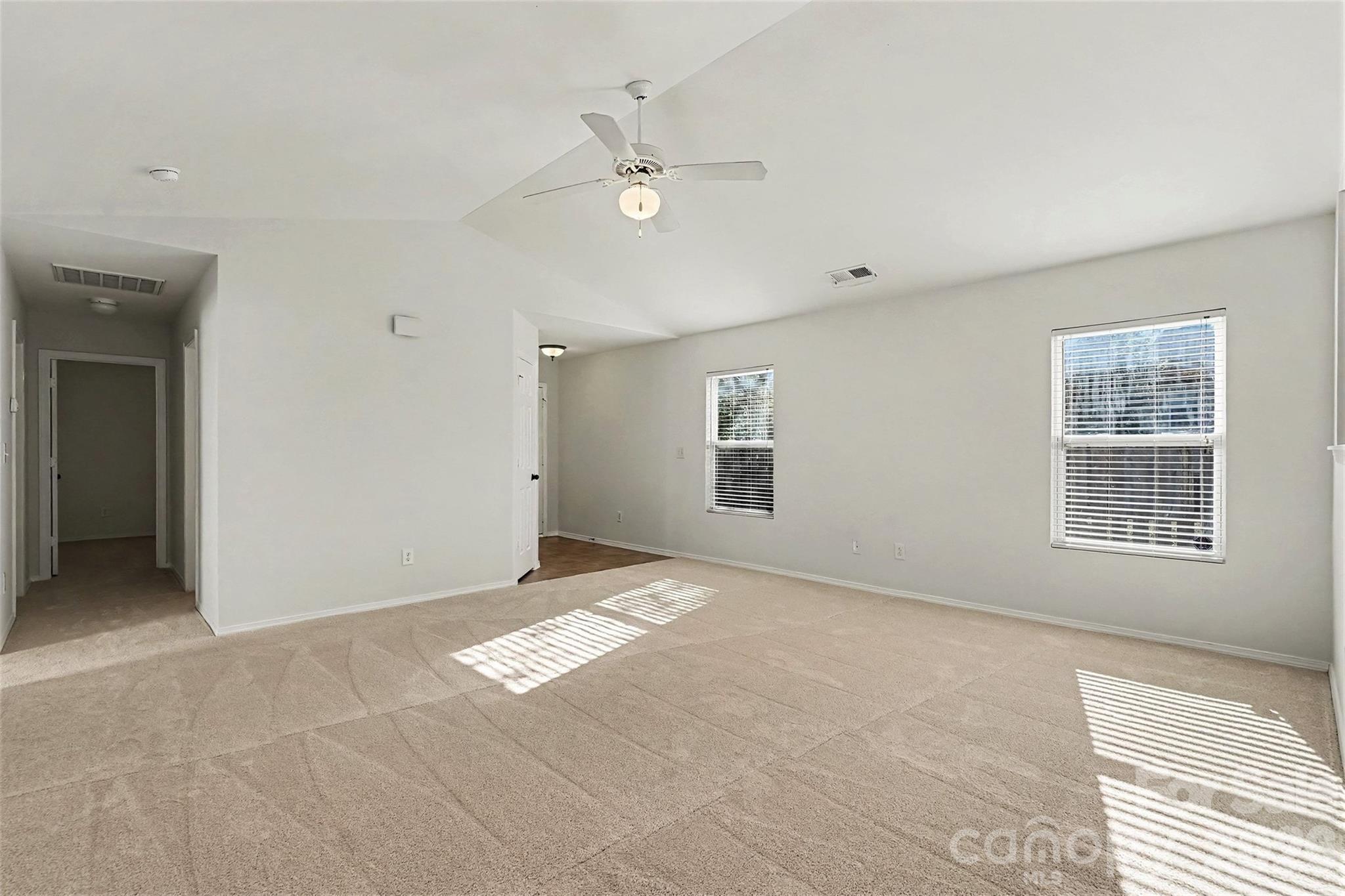 Single Family Residence at 2122 Buckleigh Drive, Charlotte, photo 9 of 32