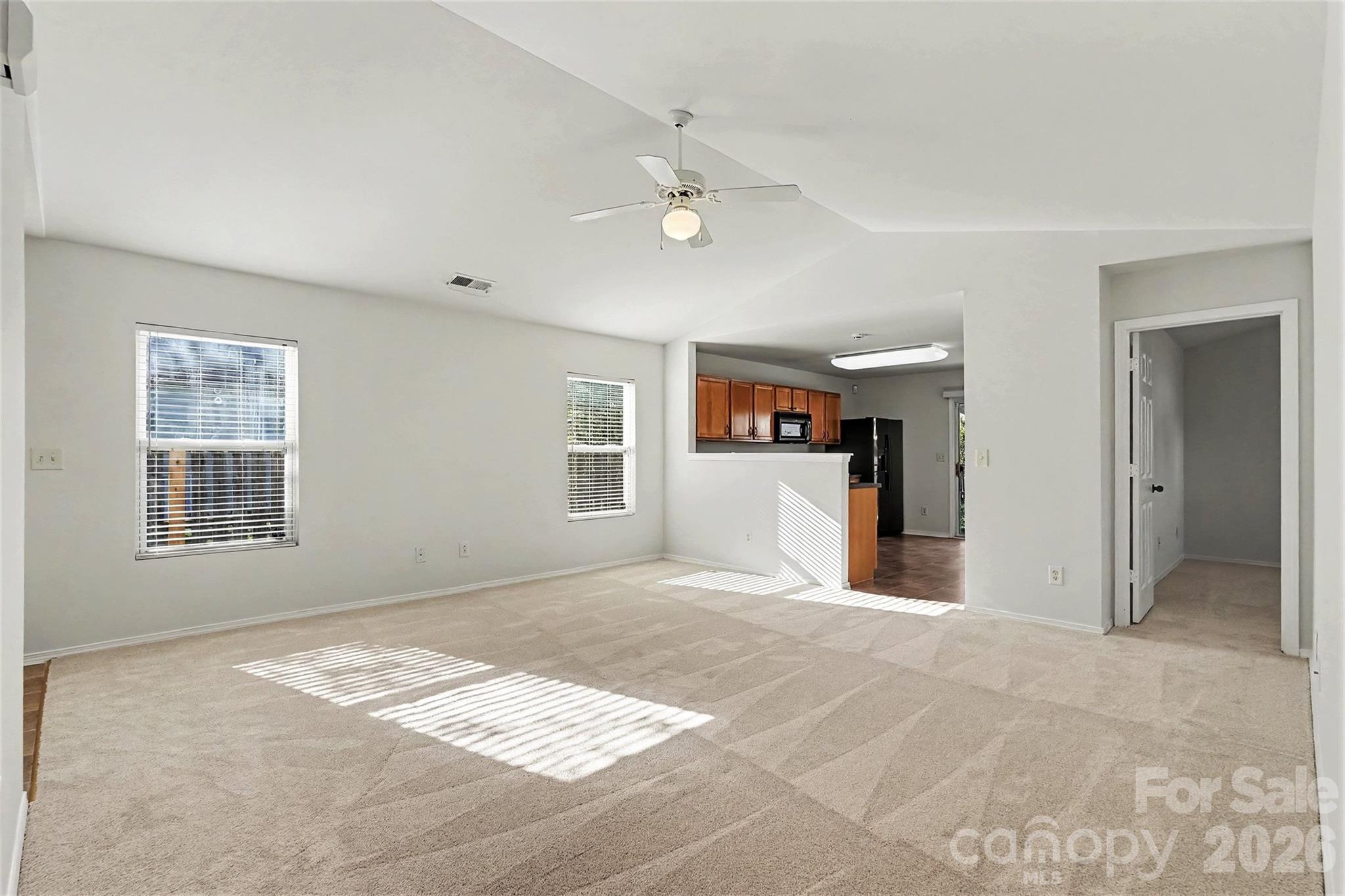 Single Family Residence at 2122 Buckleigh Drive, Charlotte, photo 8 of 32