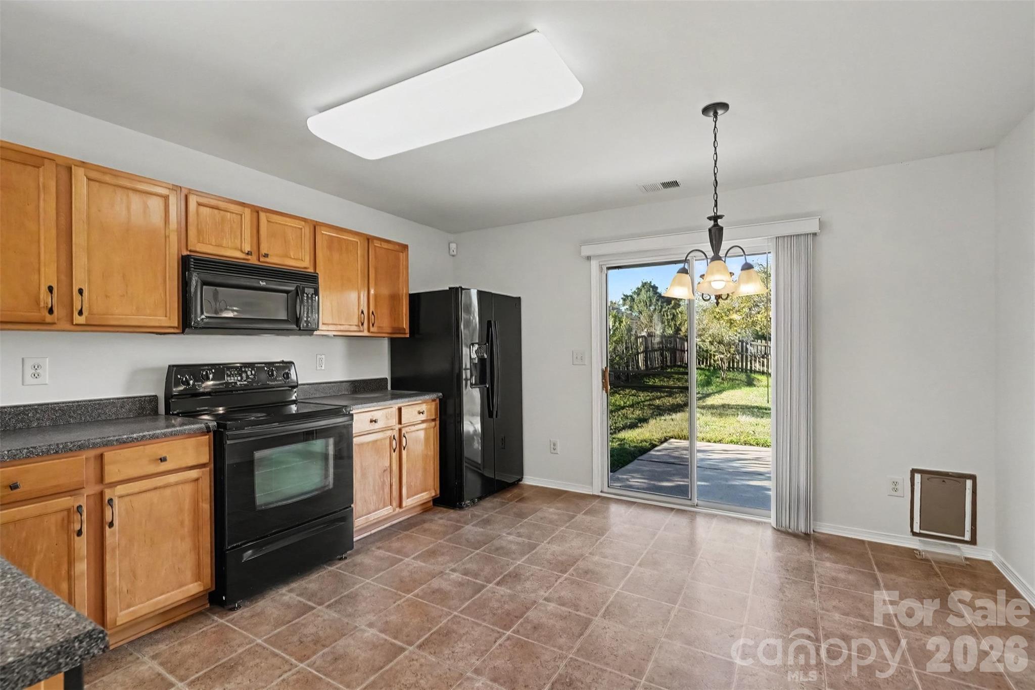 Single Family Residence at 2122 Buckleigh Drive, Charlotte, photo 12 of 32