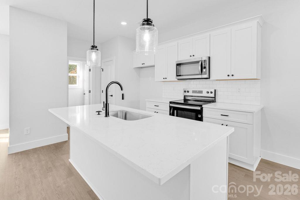 Single Family Residence at 1437 10th Avenue SW, Hickory, photo 6 of 27