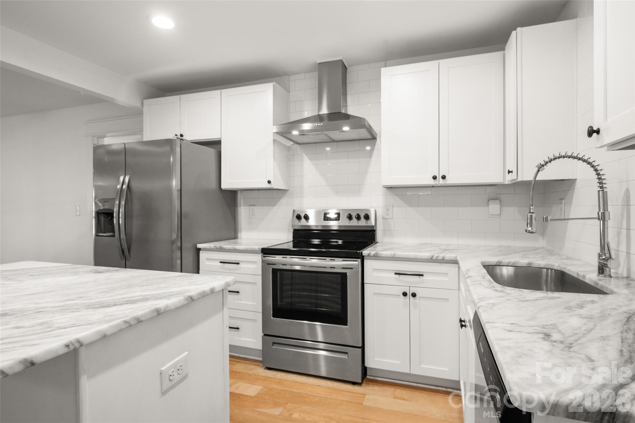 Single Family Residence at 4238 Dowling Drive, Charlotte, photo 10 of 37