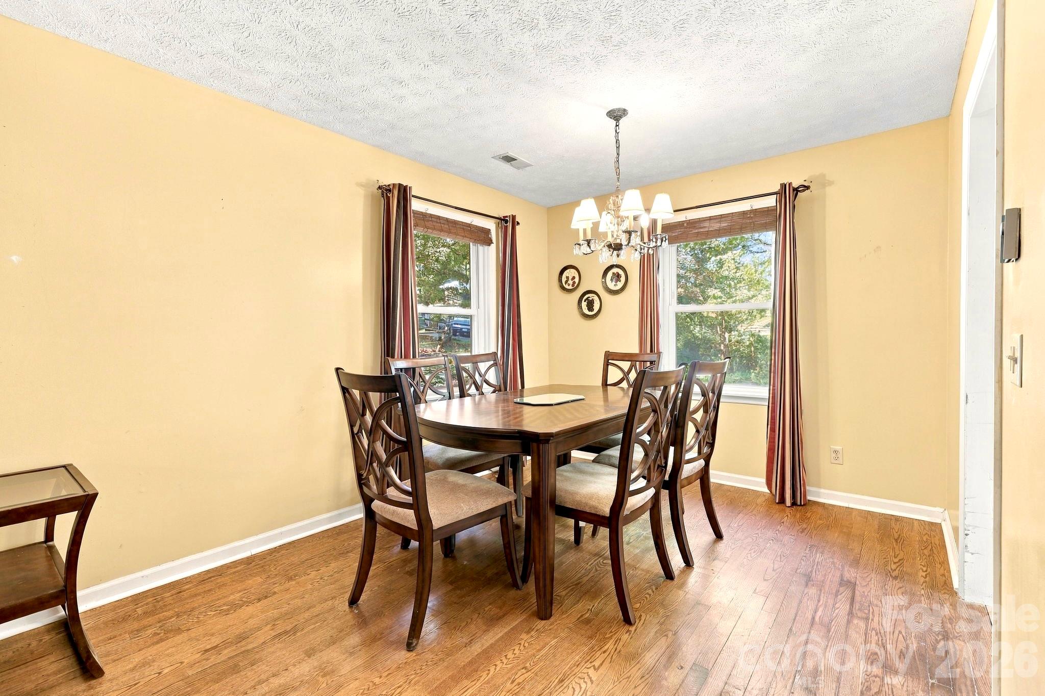 Single Family Residence at 252 Foxhunt Lane, Hendersonville, photo 7 of 18