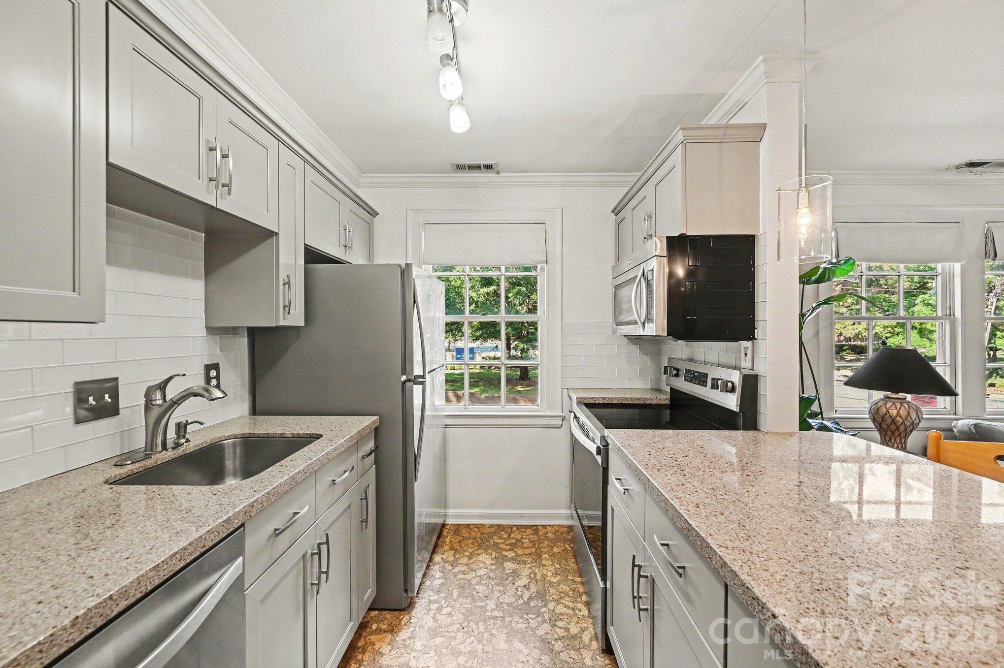 Condominium at 101 S Laurel Avenue, Charlotte, photo 9 of 23