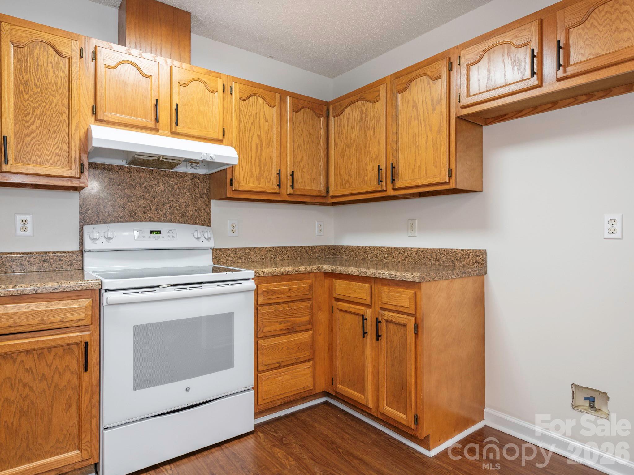 Single Family Residence at 239 Candle Court NW, Concord, photo 9 of 37
