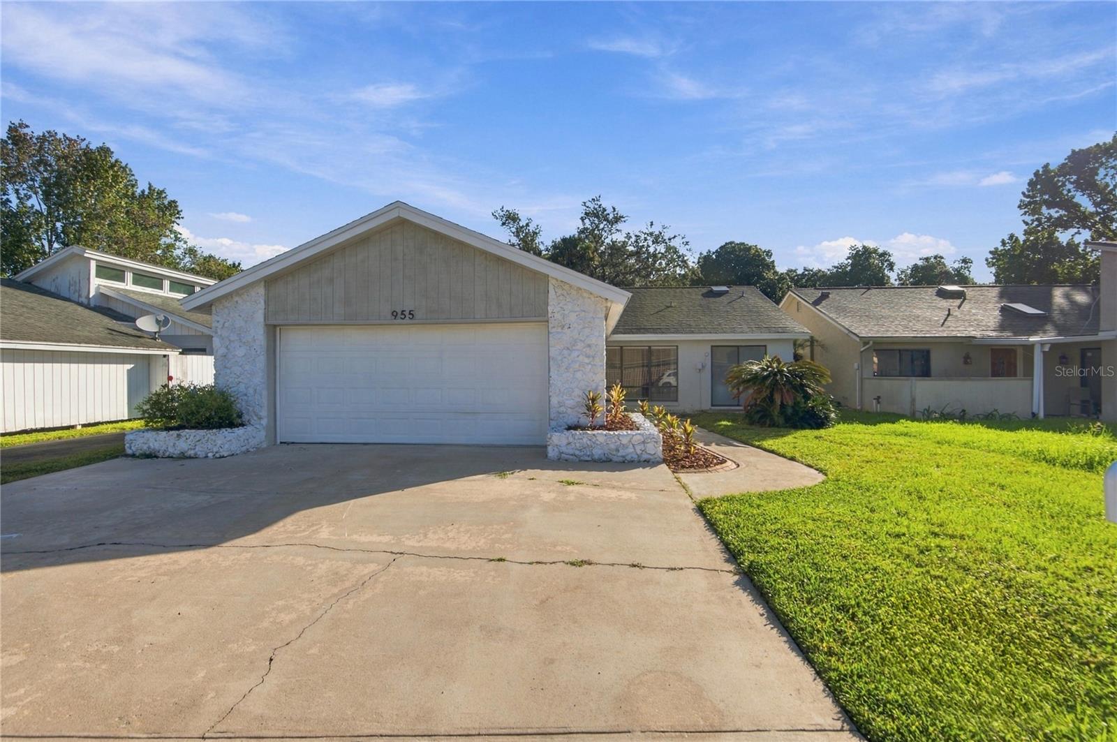 955 WEDGEWOOD DR