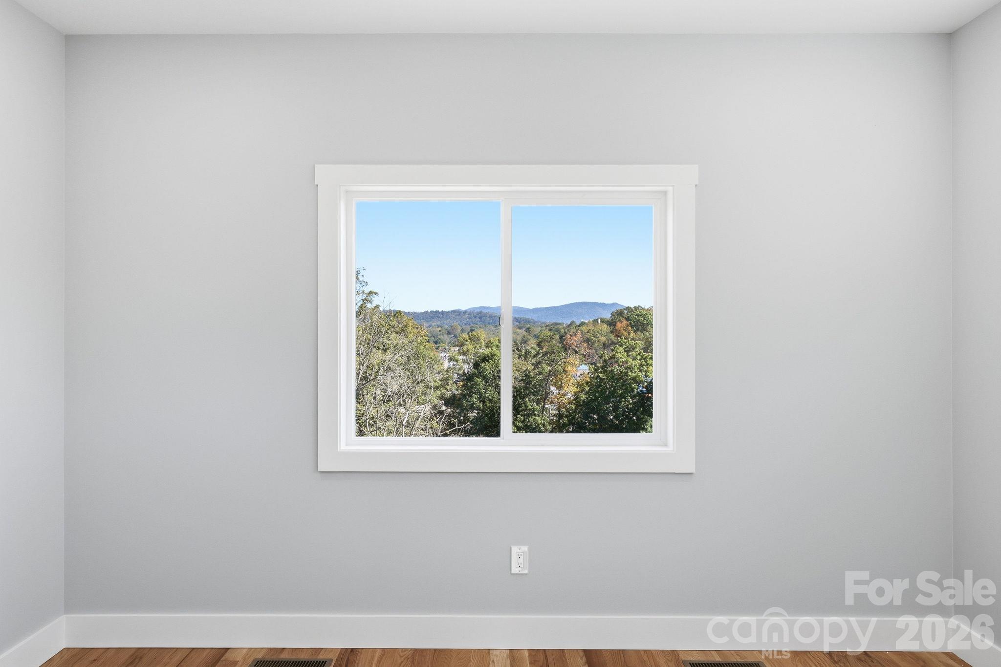 Enjoy year-round mountain views from your bedroom - 20 Laurel Loop, Asheville