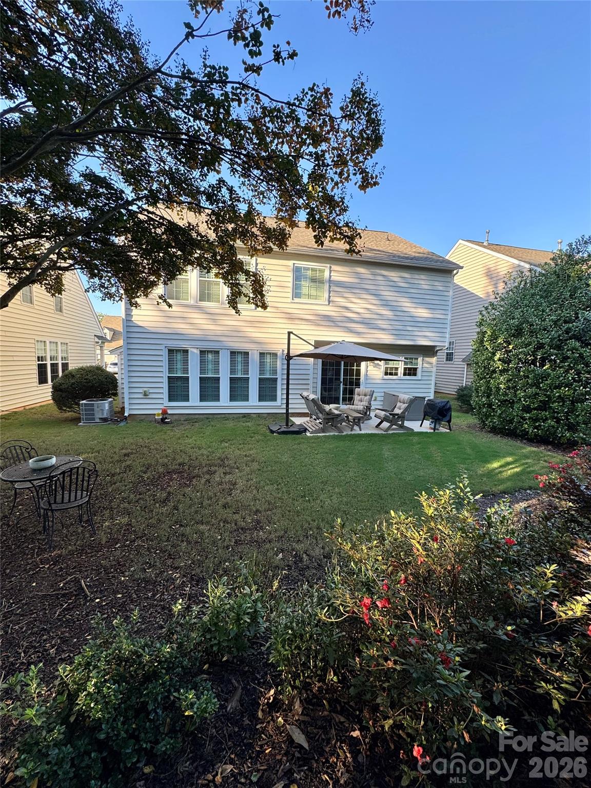 Well maintained yard with privacy landscaping on the side and back - 18912 Harbor Cove Drive, Cornelius