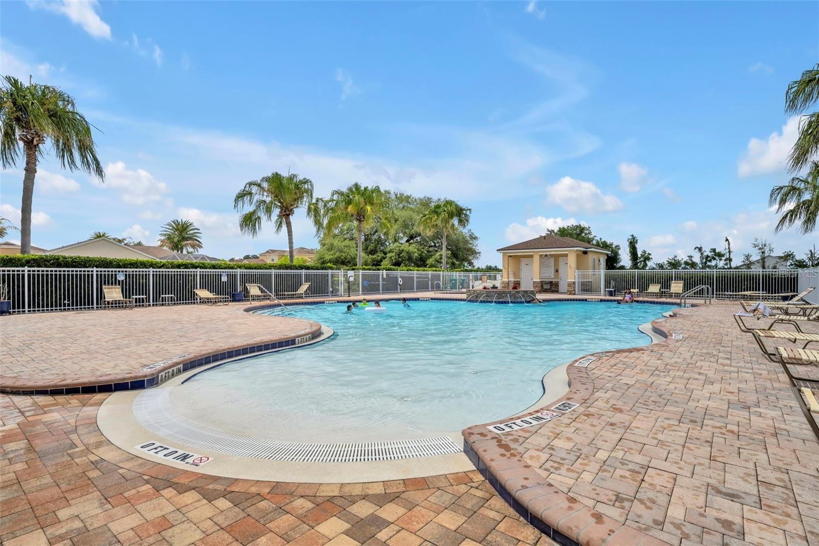 community pool - 12366 NE 50TH VW, OXFORD