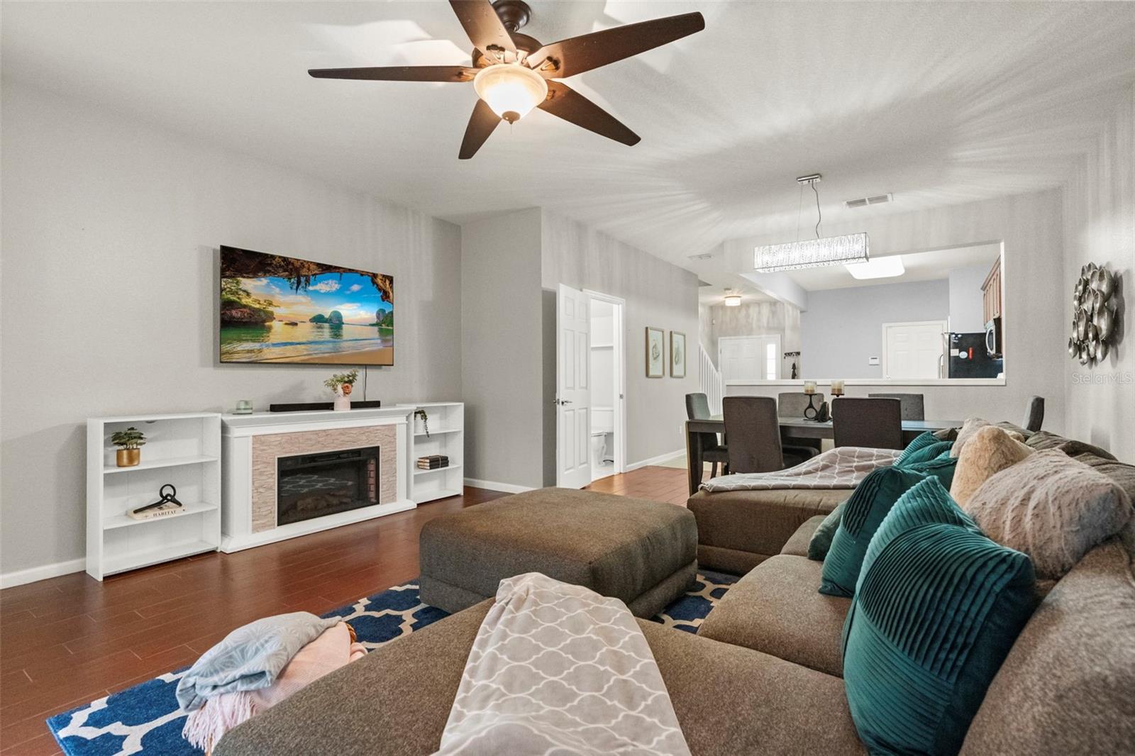 Single Family Residence at 1119 LEVENSOR CT, SANFORD, photo 6 of 33