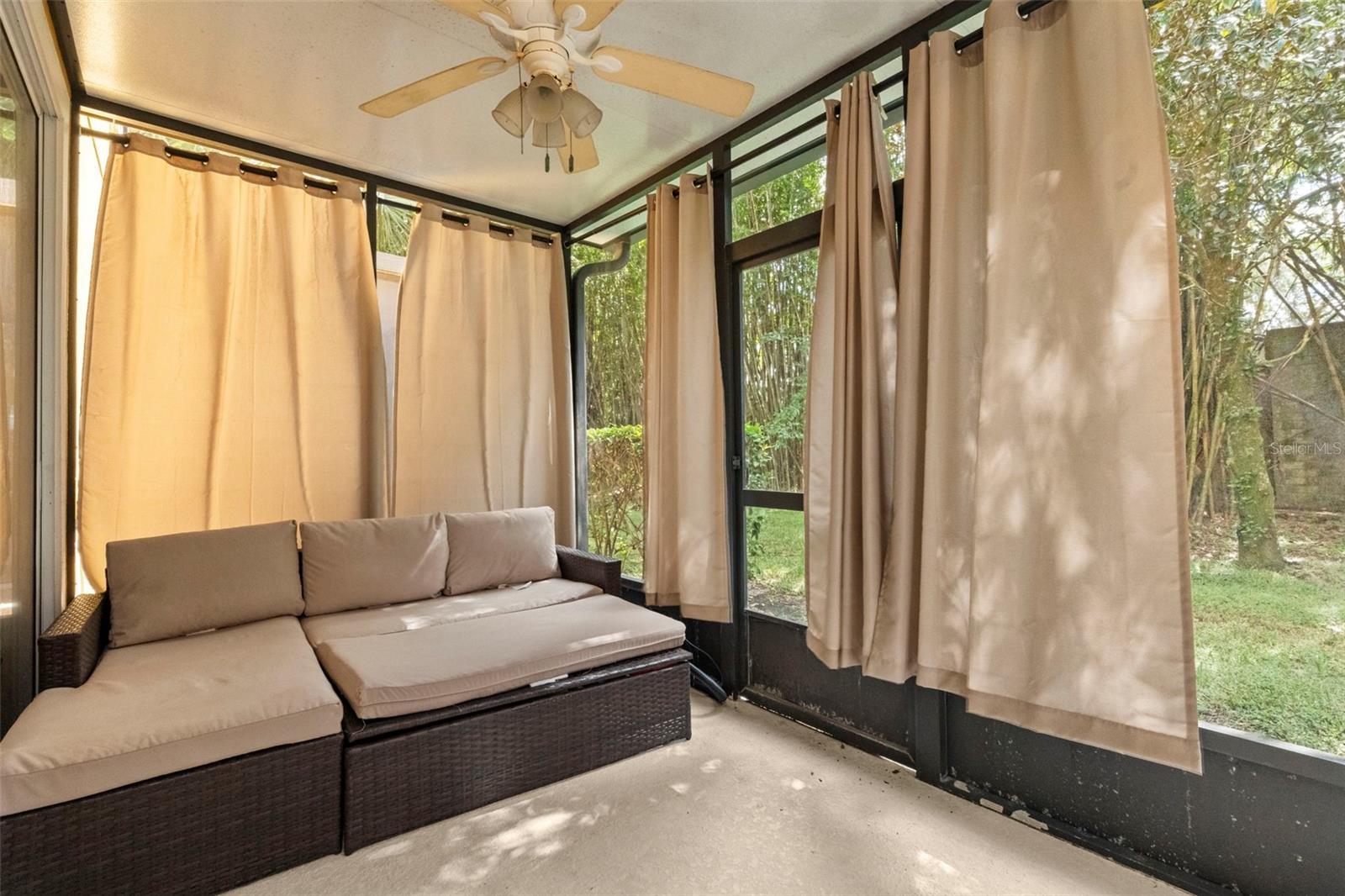 Private screened in patio - 1119 LEVENSOR CT, SANFORD