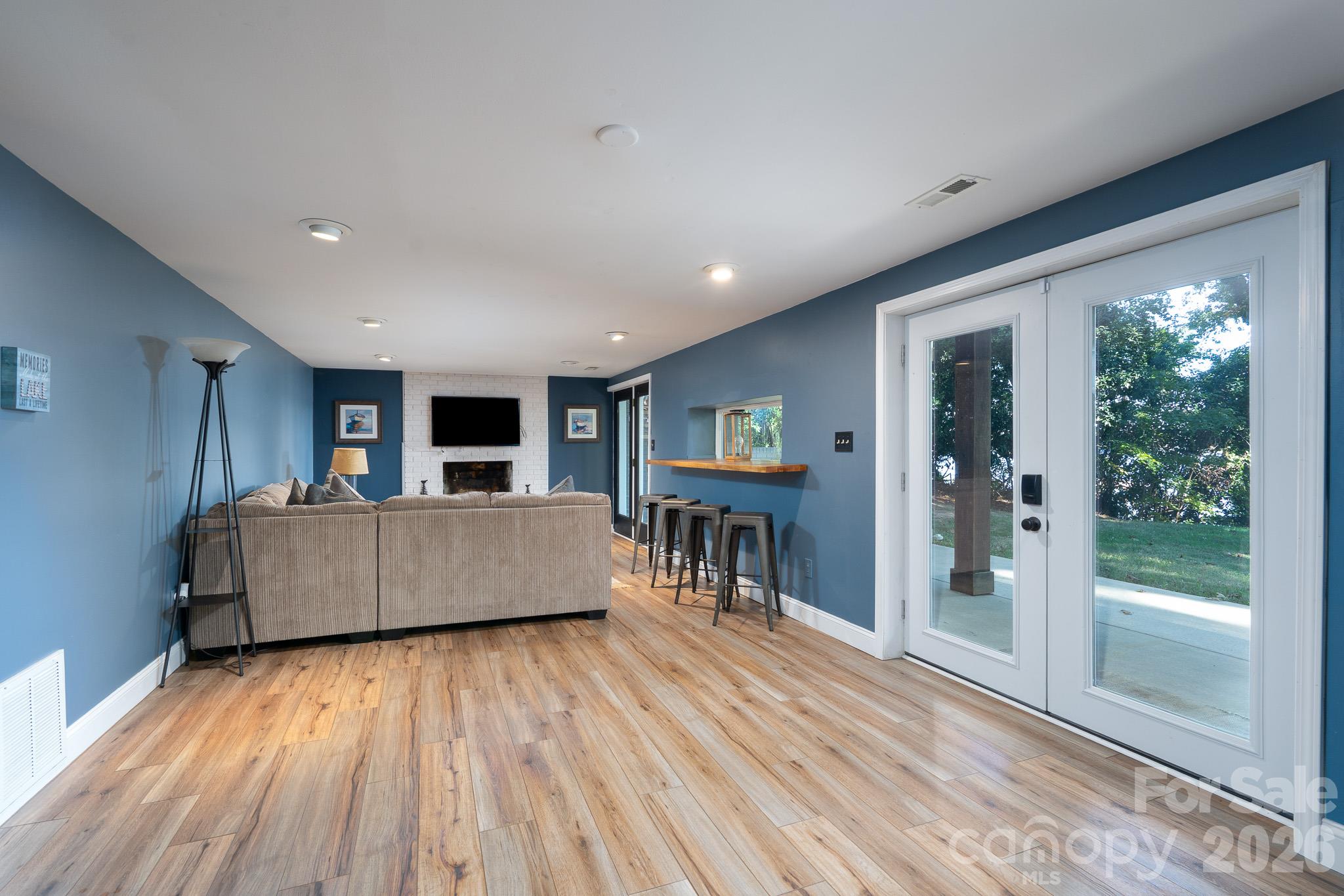 Walkout basement Family Room with fire place - 9598 Riviera Drive, Sherrills Ford