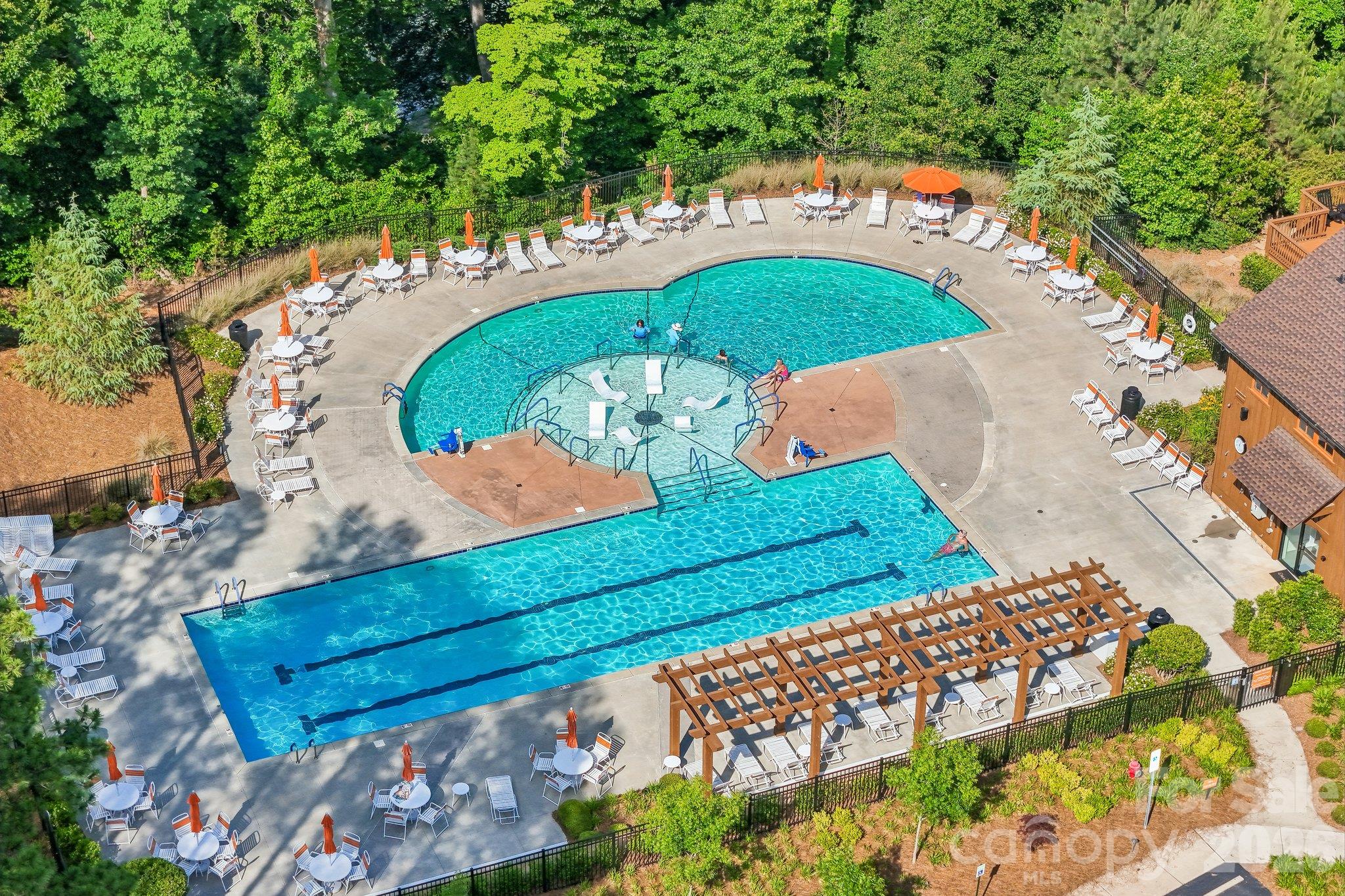 Resort style pool is heated and open from May 1 to October 31 - 4025 Pollock View, Mount Holly