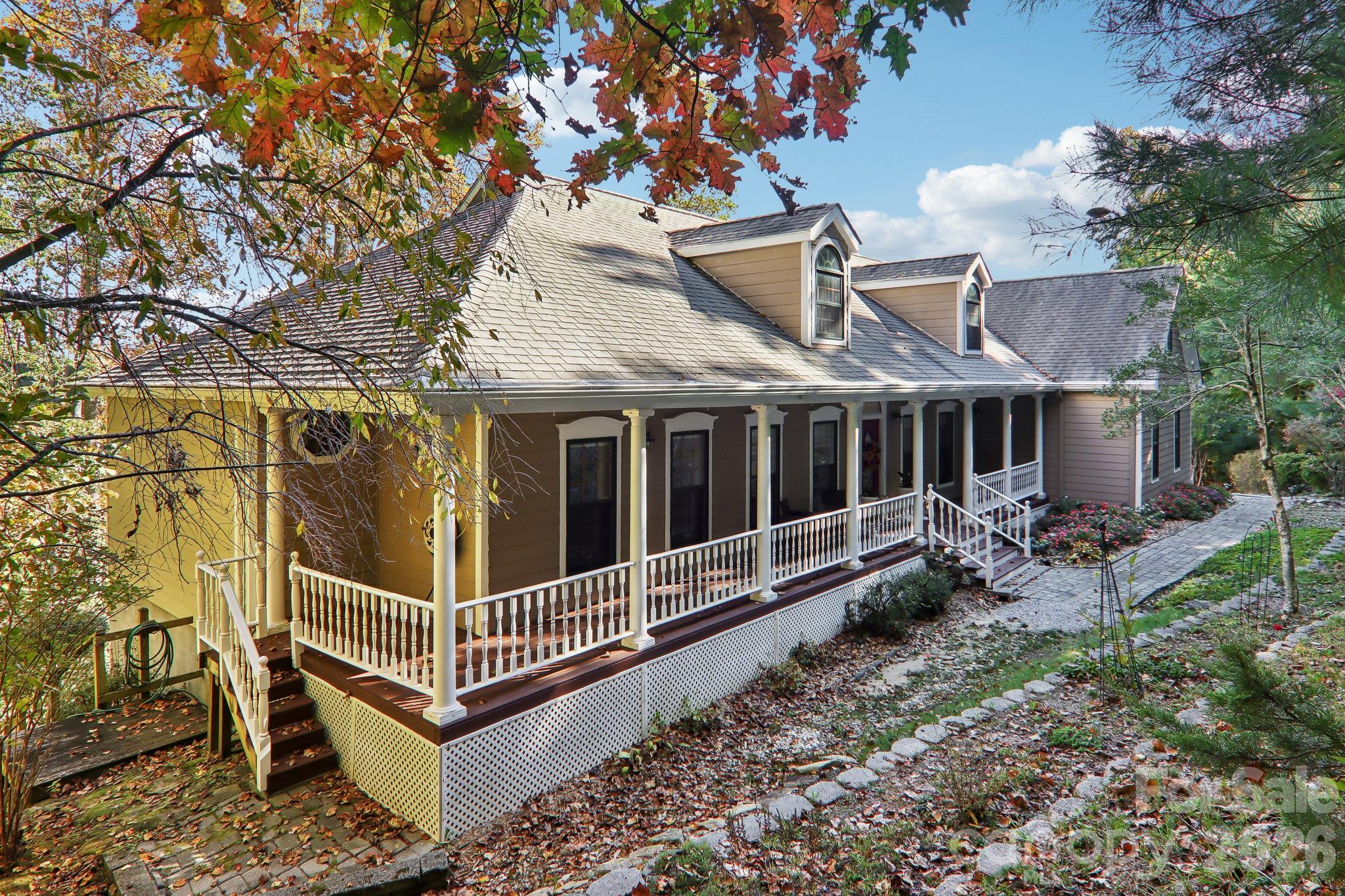 A covered front porch for greeting your guests. - 16 Hobe Crest, Hendersonville