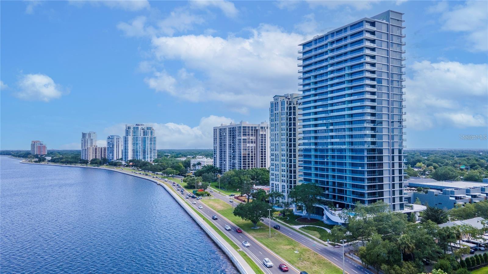 3015 BAY OAKS CONDOMINIUM