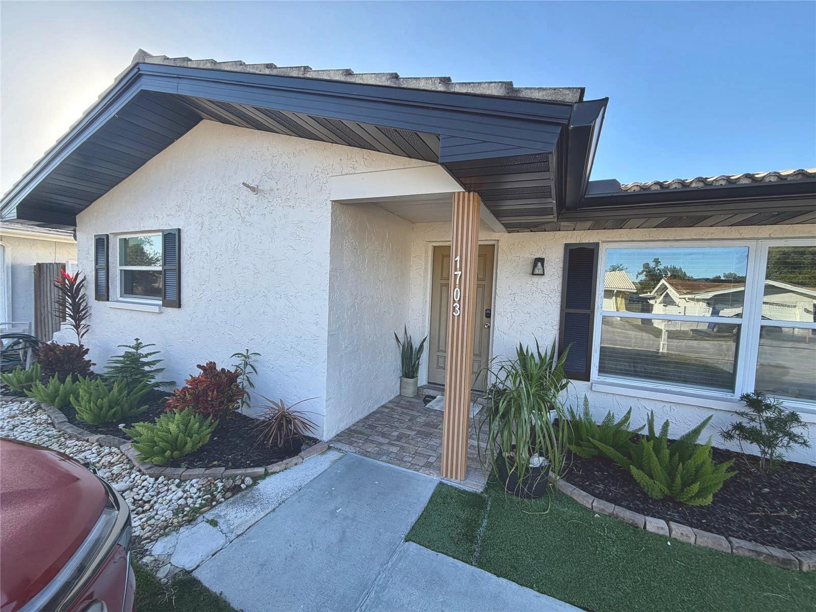Single Family Residence at HARBOR PALMS-UNIT SIX, OLDSMAR, photo 2 of 24