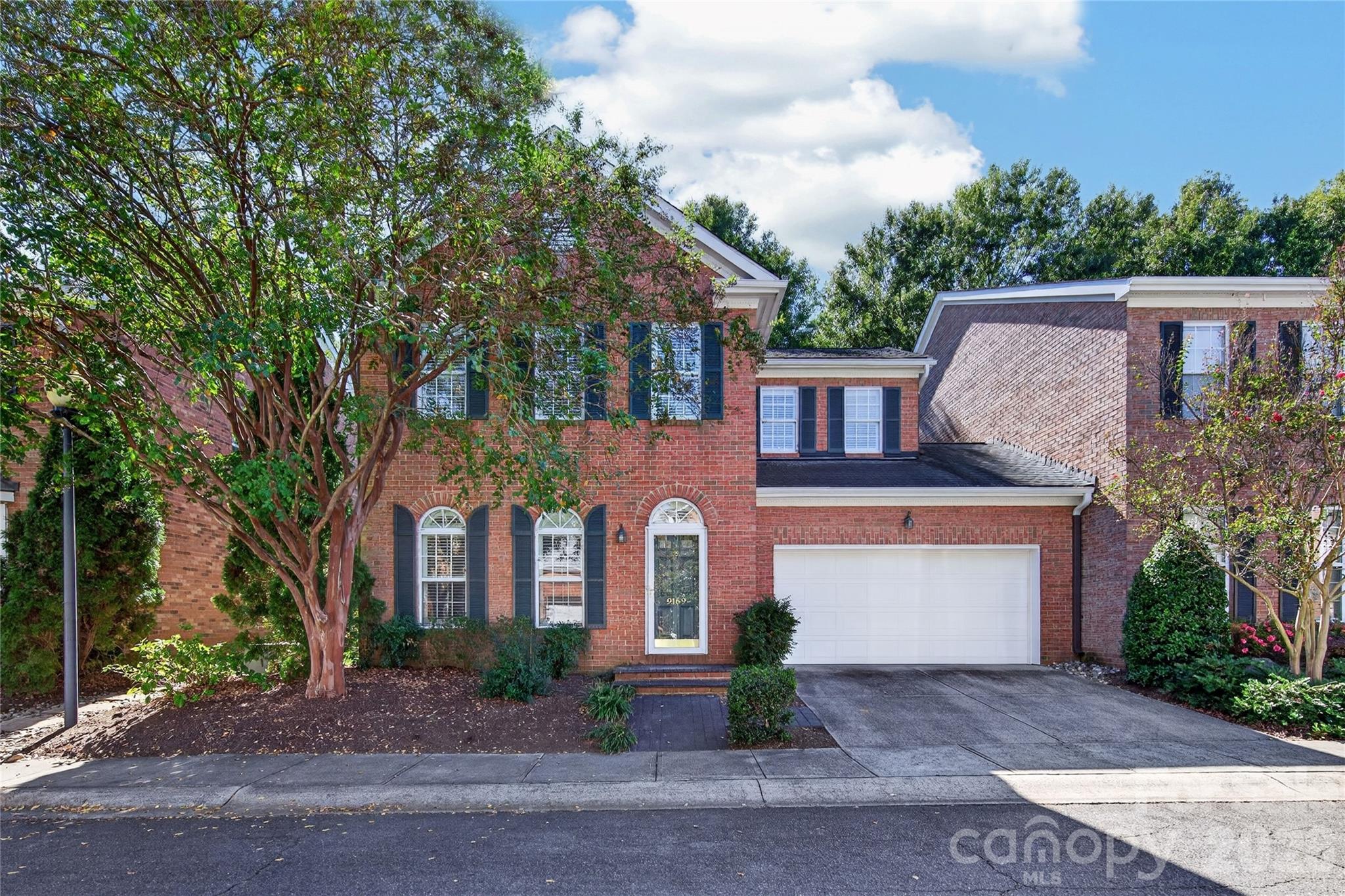 Lovely end unit townhome on one of best lots in community backing - 9169 Bonnie Briar Circle, Charlotte