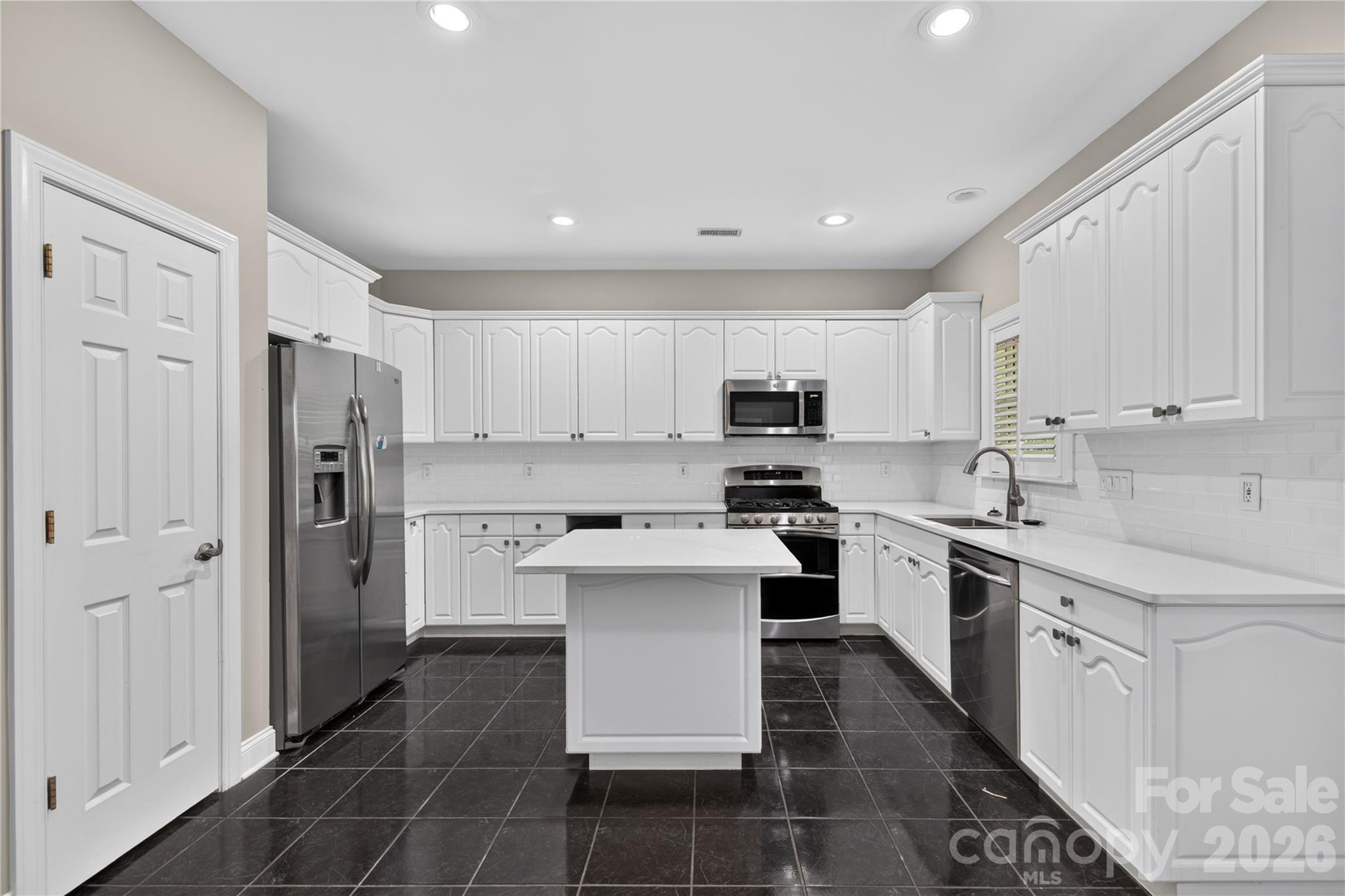 Townhouse at 9169 Bonnie Briar Circle, Charlotte, photo 14 of 31