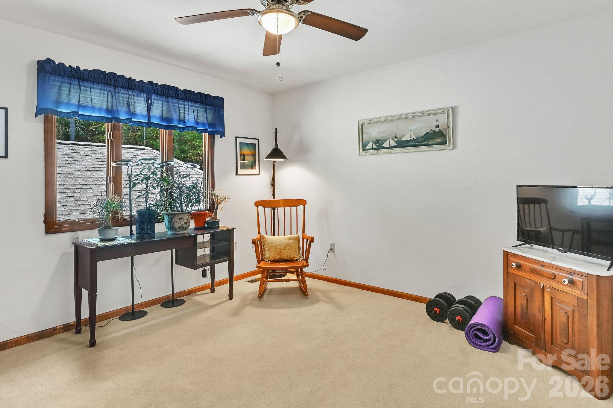 Bed 3 - 52 Oak Gate Drive, Hendersonville