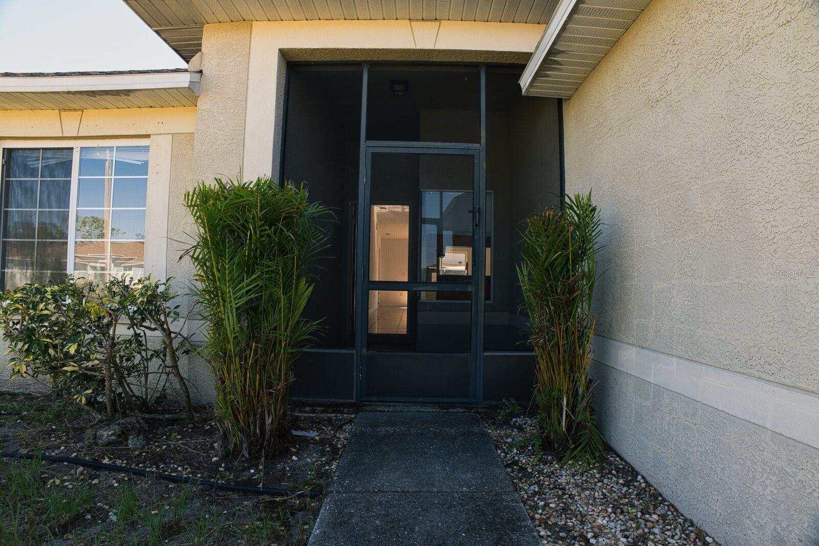 Front exterior view featuring an enclosed porch. - 11007 WHITECAP DR, RIVERVIEW