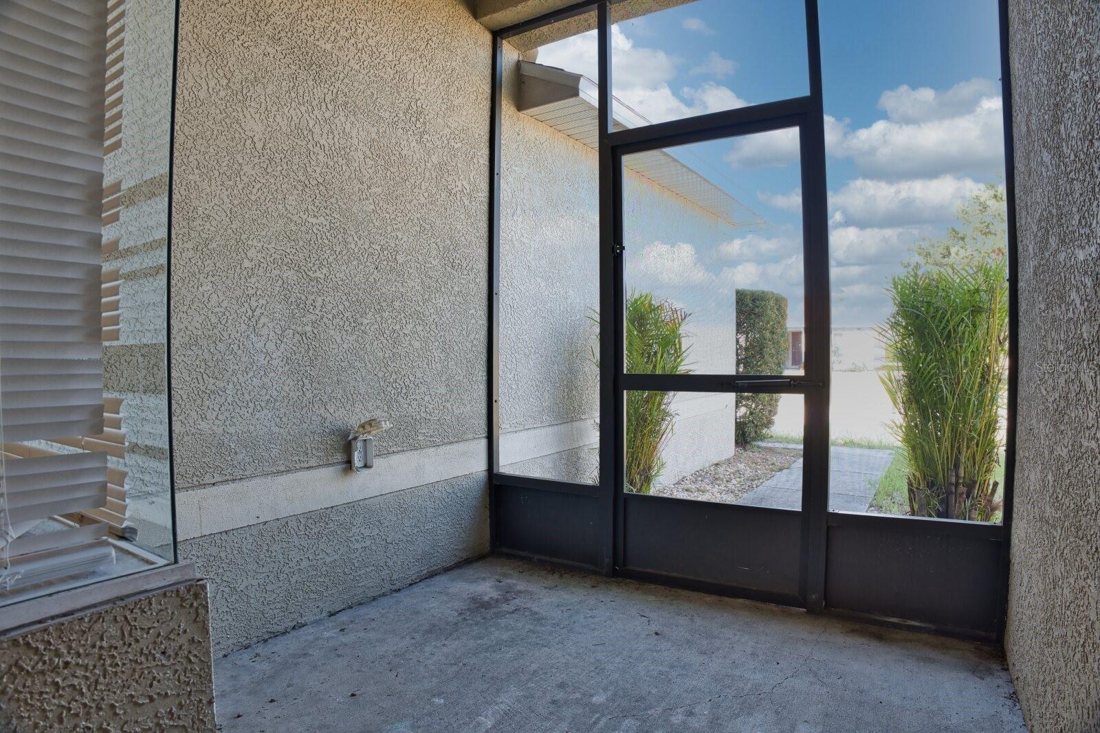 Front exterior view featuring an enclosed porch. - 11007 WHITECAP DR, RIVERVIEW