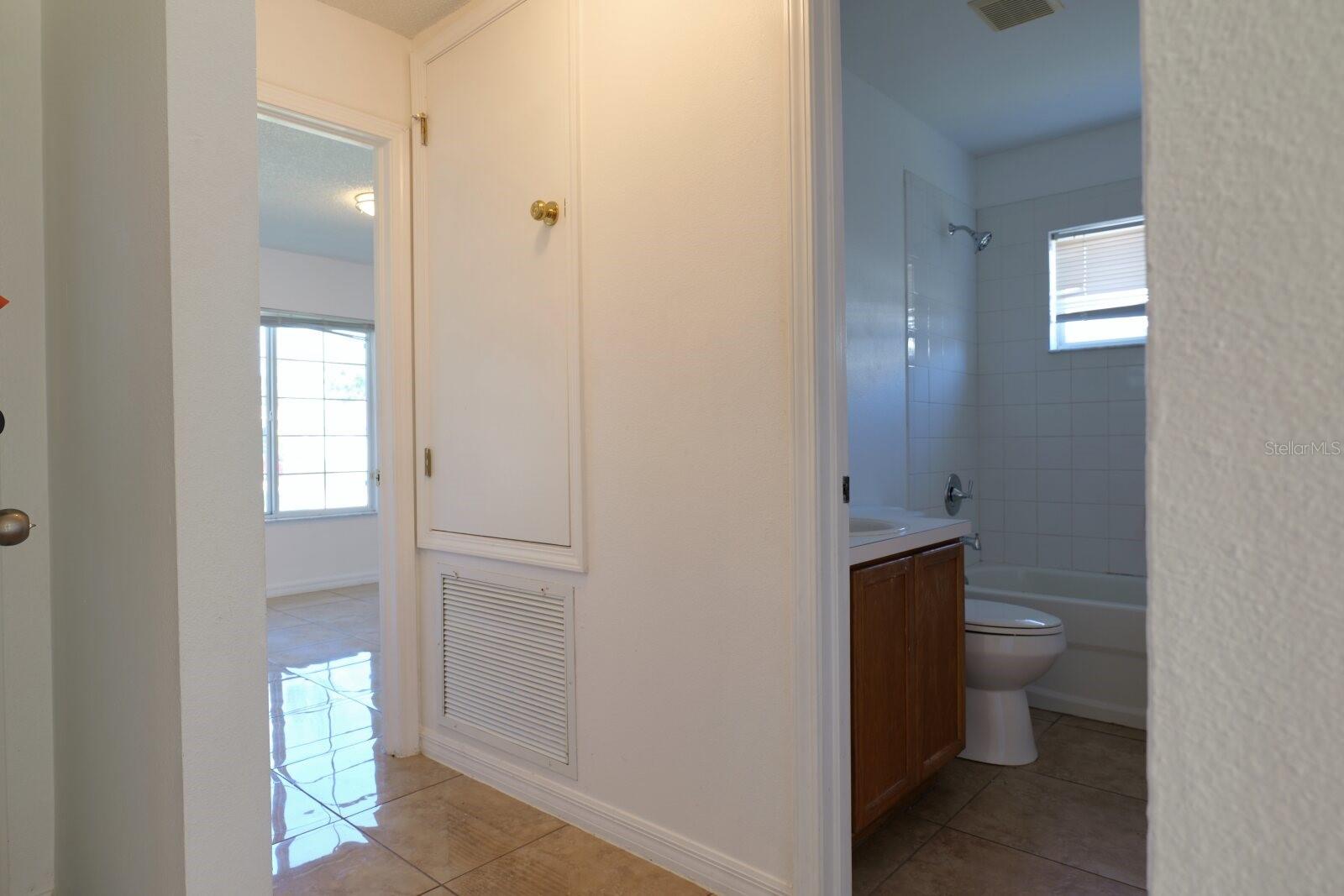 Inviting entrance hallway featuring a bright and welcoming transition into the home. - 11007 WHITECAP DR, RIVERVIEW