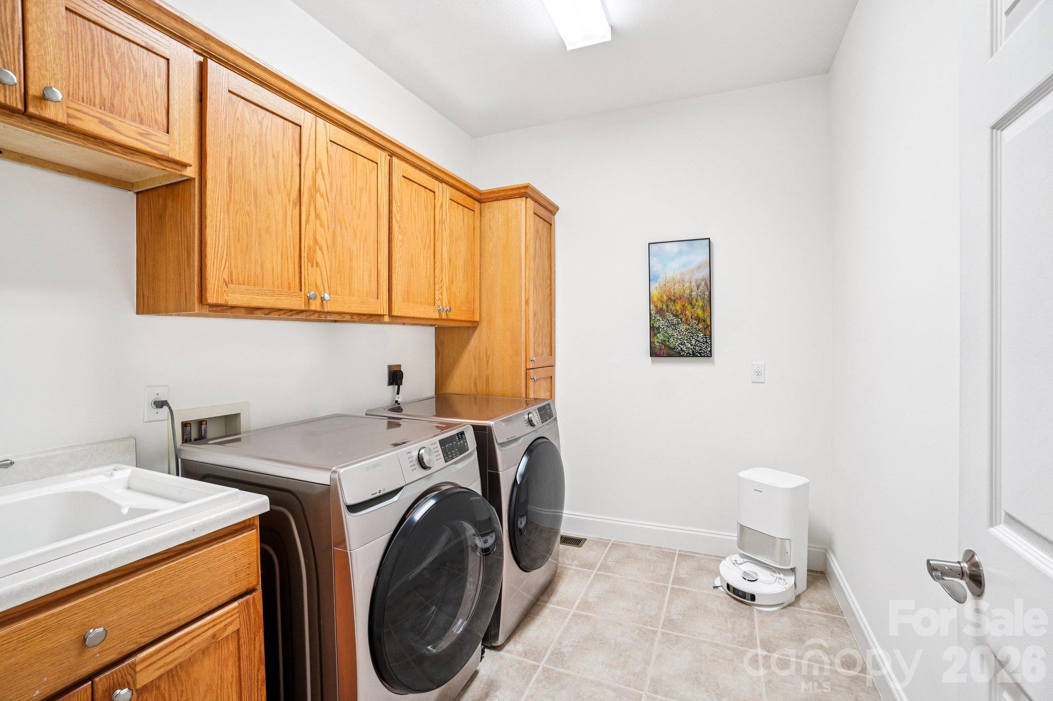 Single Family Residence at 15 Madelyn Lane, Fairview, photo 18 of 48